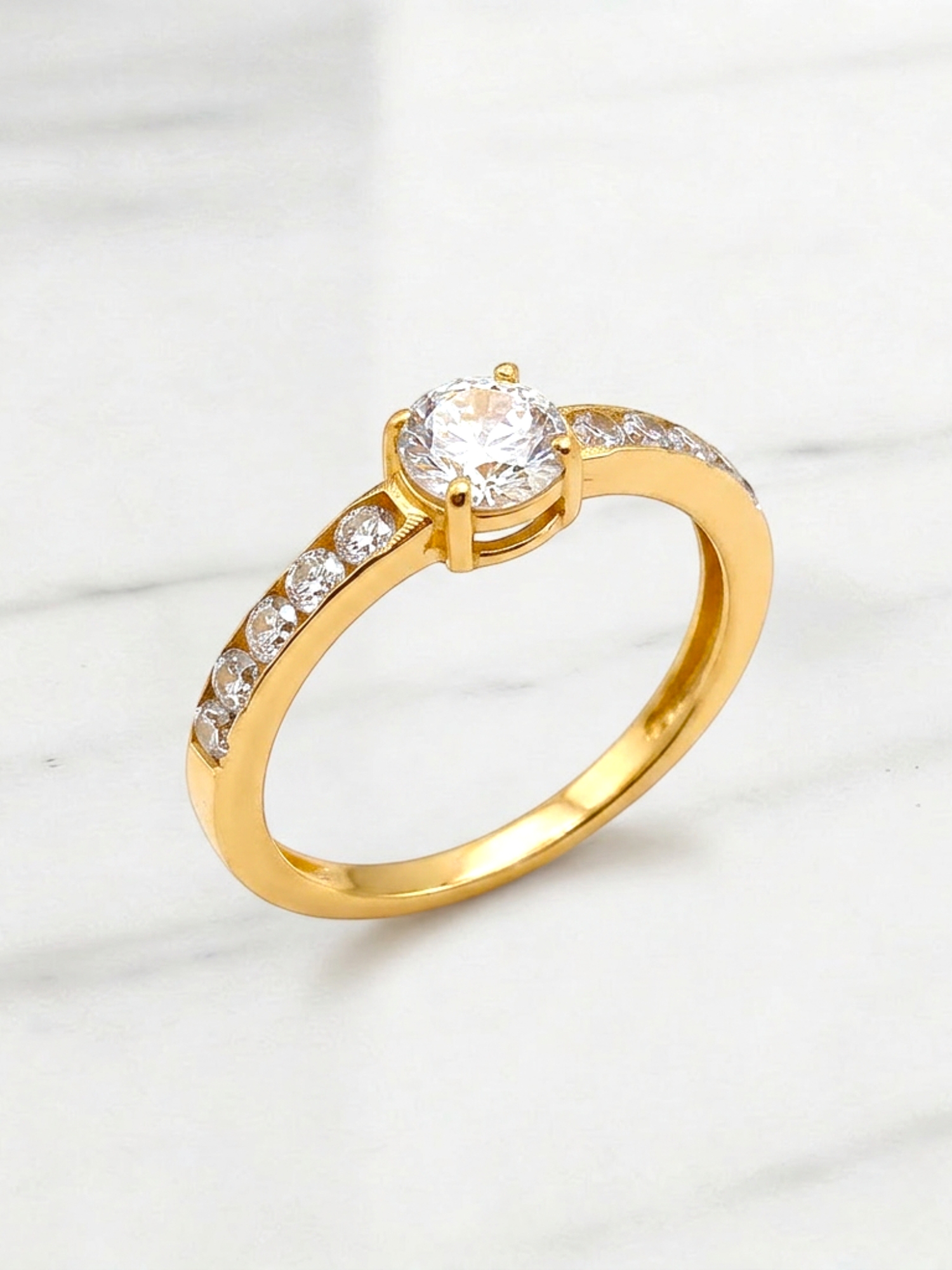 Anillo medio cintillo princesa circones Oro 18k 4