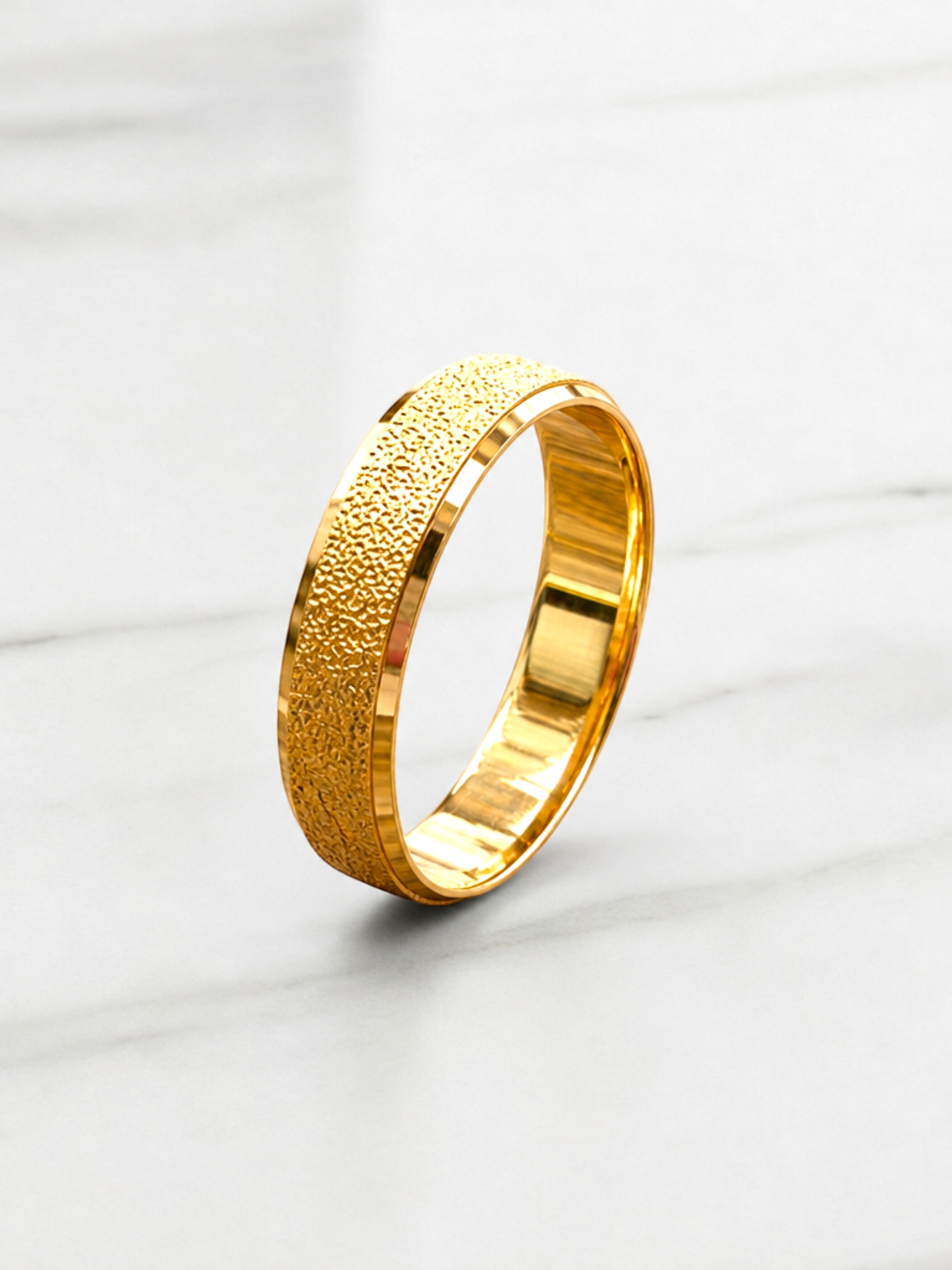 Argolla de matrimonio tallada bordes 5 mm Oro 18k 1