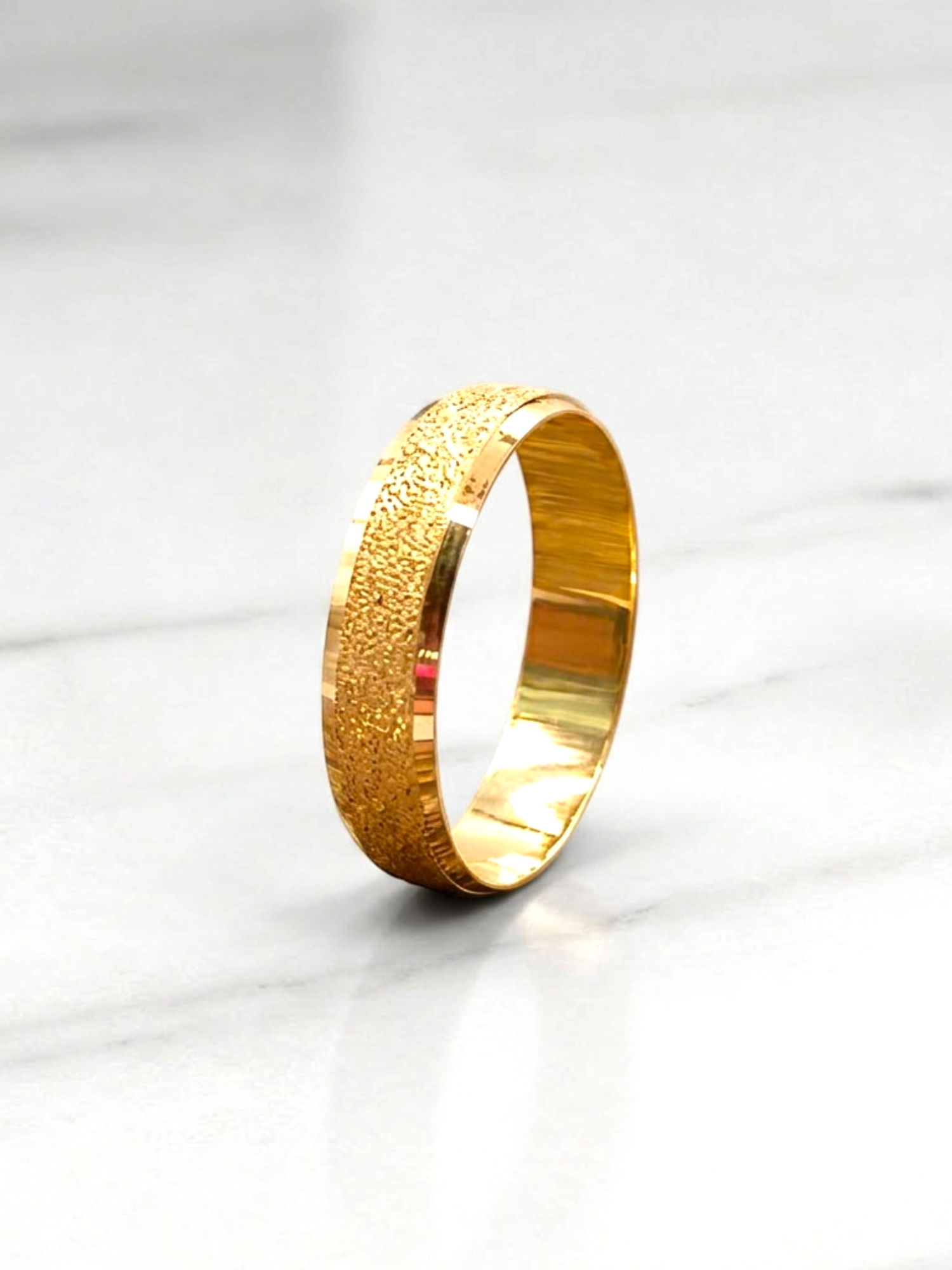Argolla de matrimonio tallada bordes 5 mm Oro 18k 4
