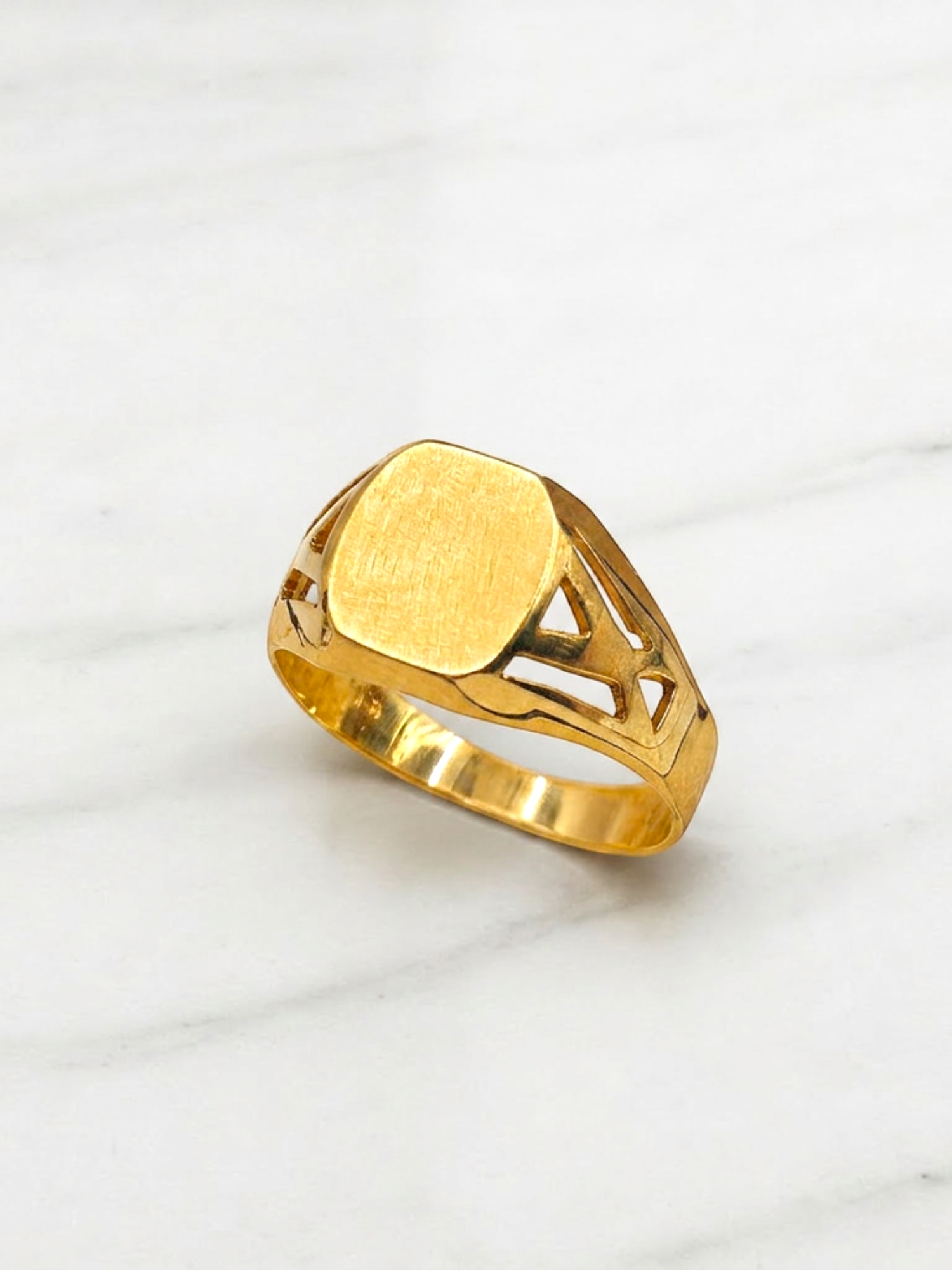 Anillo sello tallado Oro 18k 1