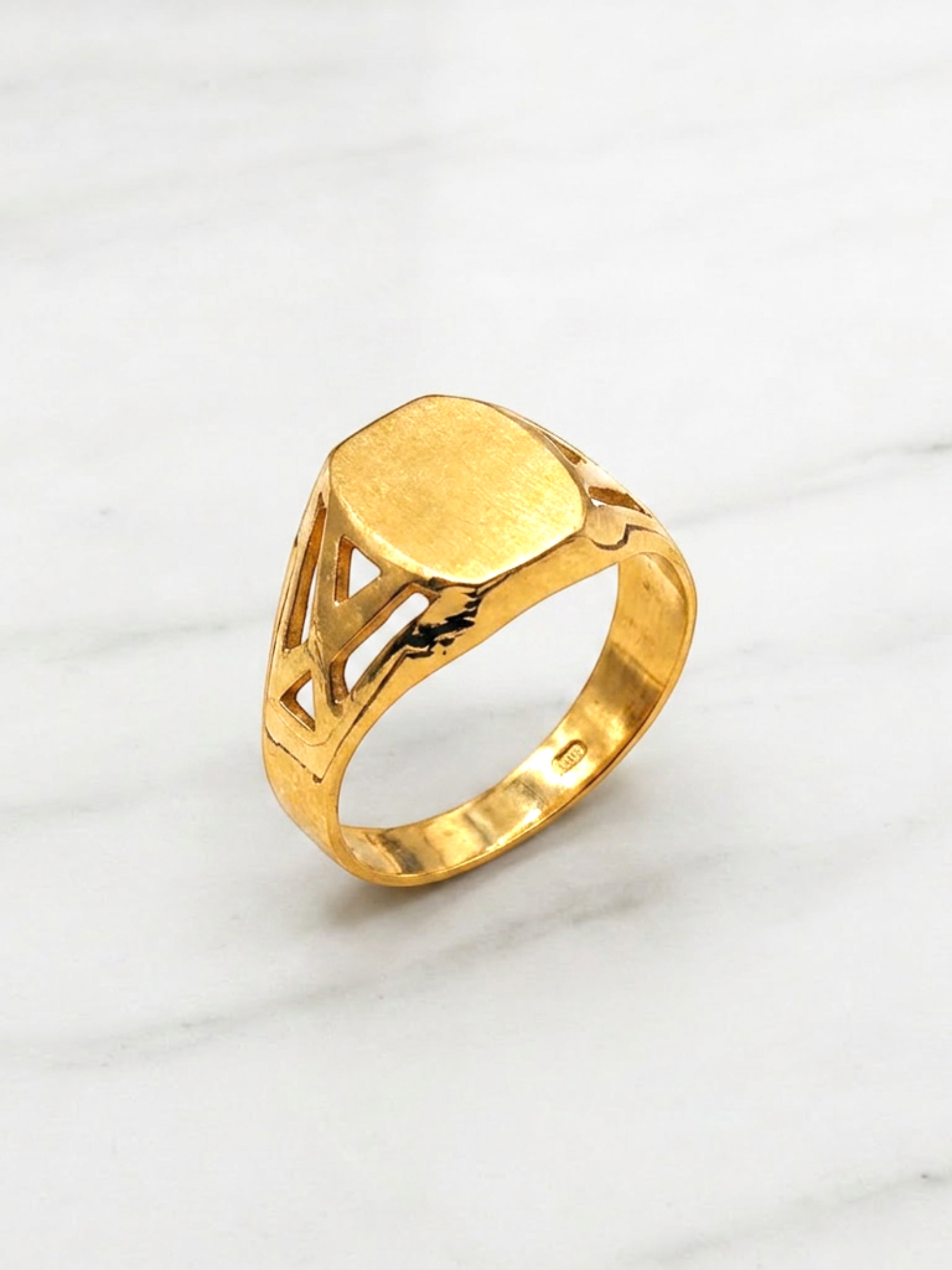 Anillo sello tallado Oro 18k 2