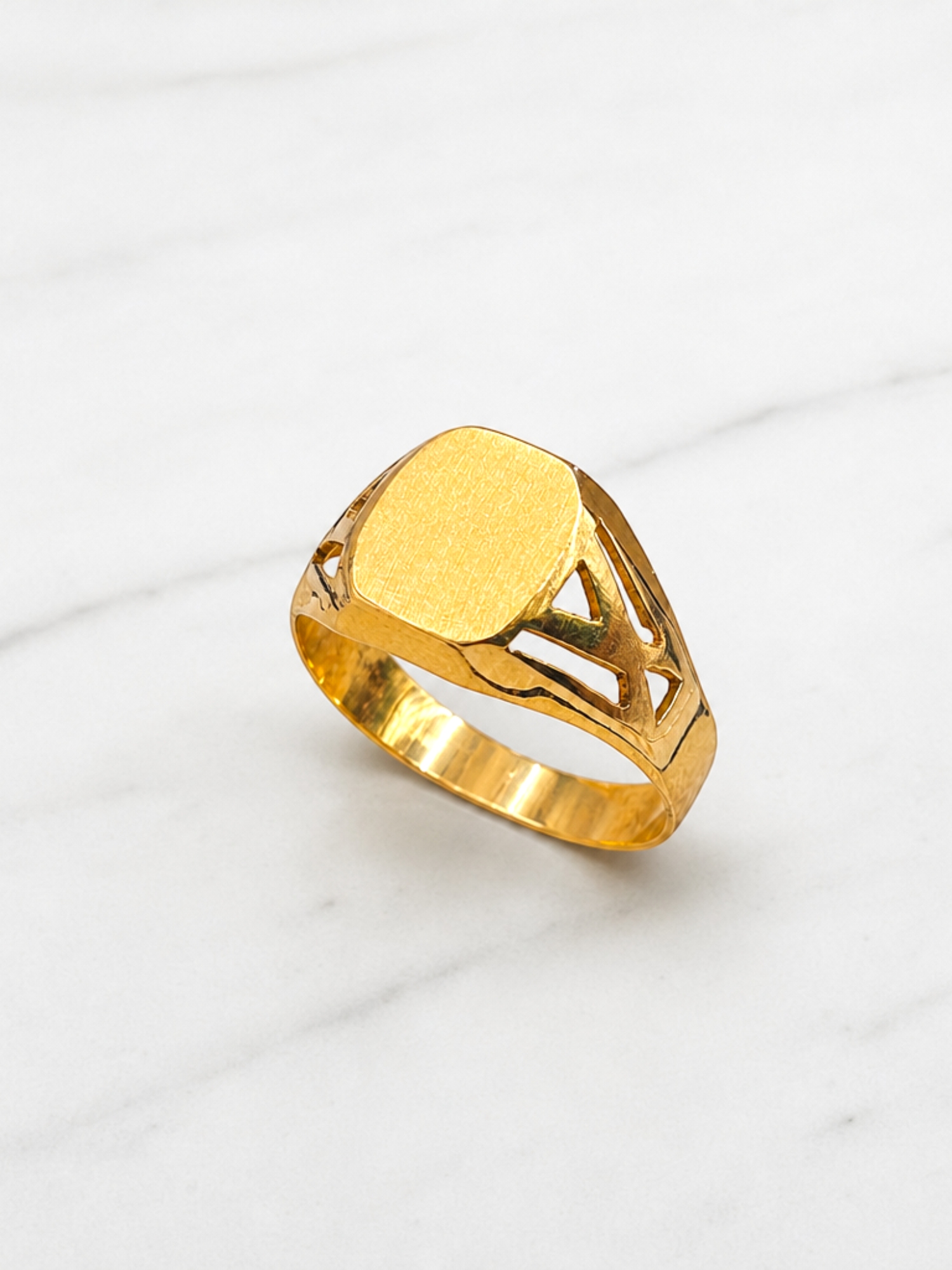 Anillo sello tallado Oro 18k 3