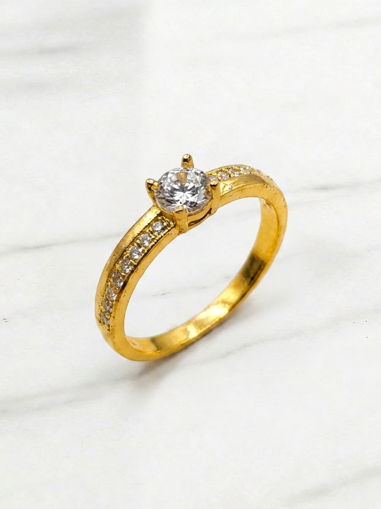 Anillo medio cintillo princesa 2.5 grs Oro 18k 2