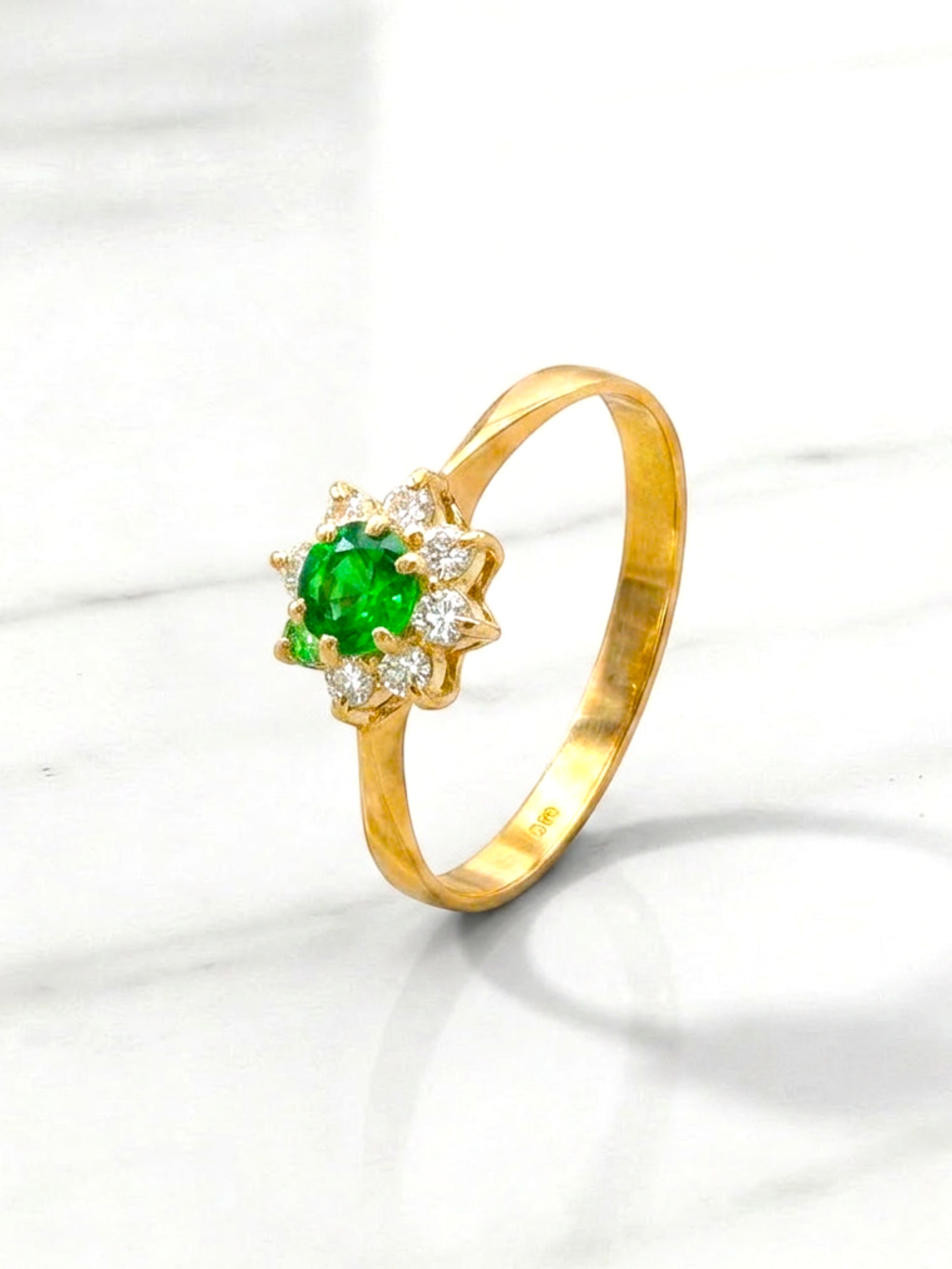 Anillo rosa esmeralda con circónes Oro 18k 1