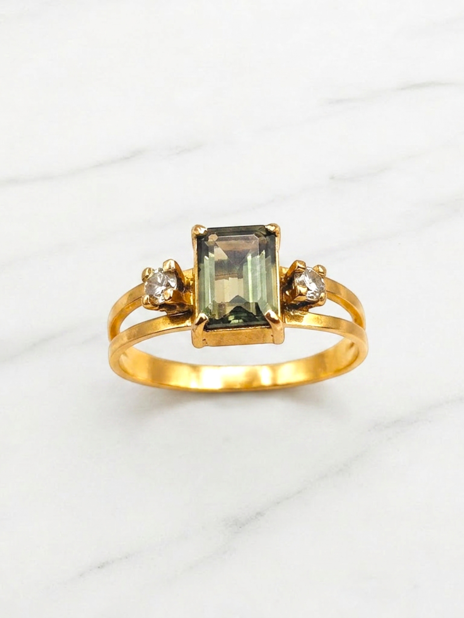 Anillo reina esmeralda circónes Oro 18k 2