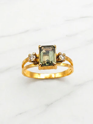 Anillo reina esmeralda circónes Oro 18k