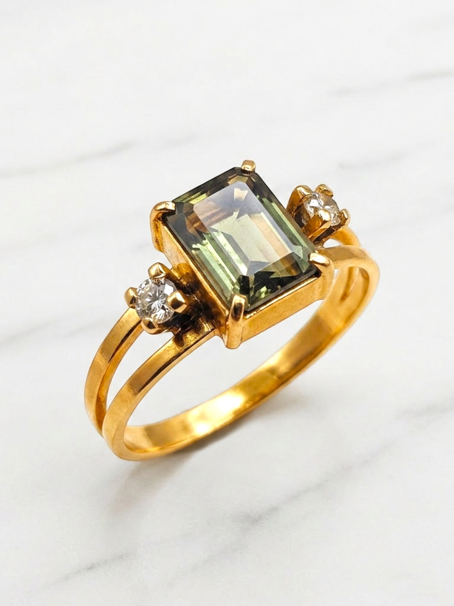 Anillo reina esmeralda circónes Oro 18k 1