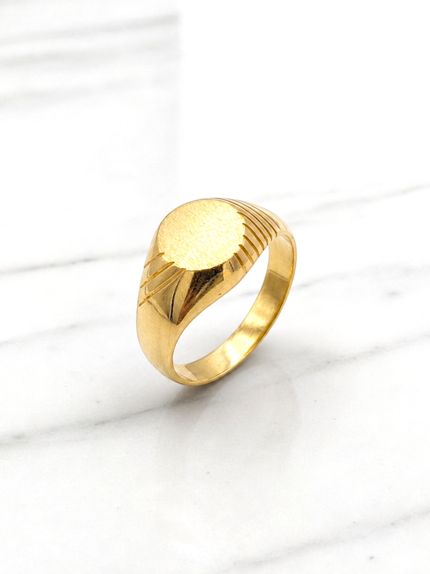 Anillo sello tallado Oro 18k 2