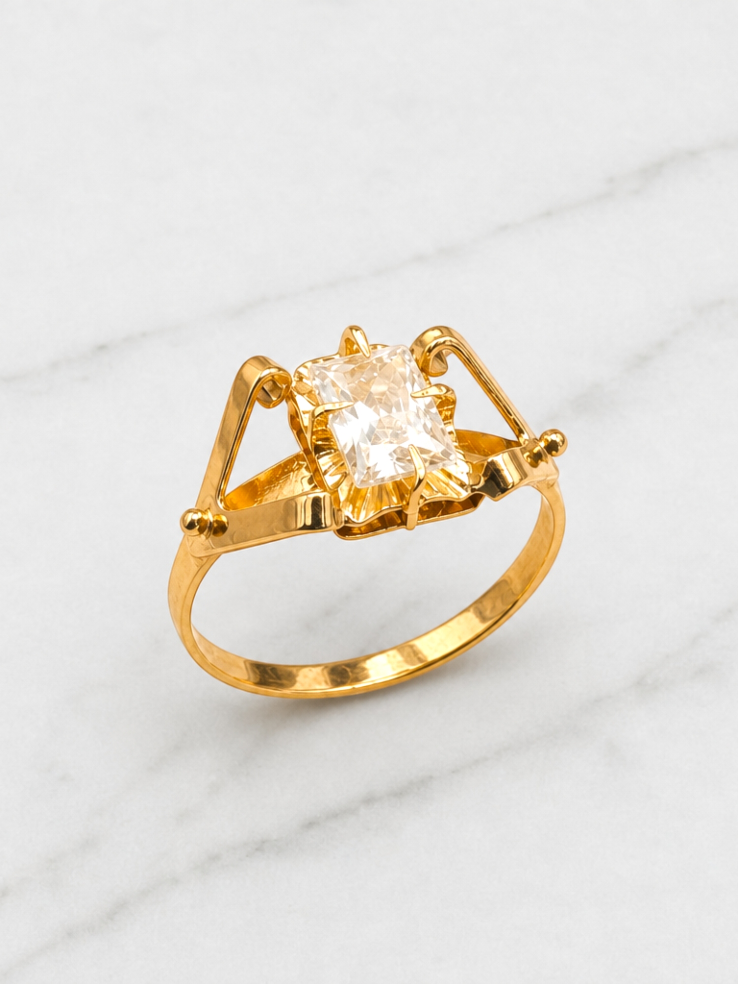 Anillo chatón cuadrado Circón Oro 18k 1
