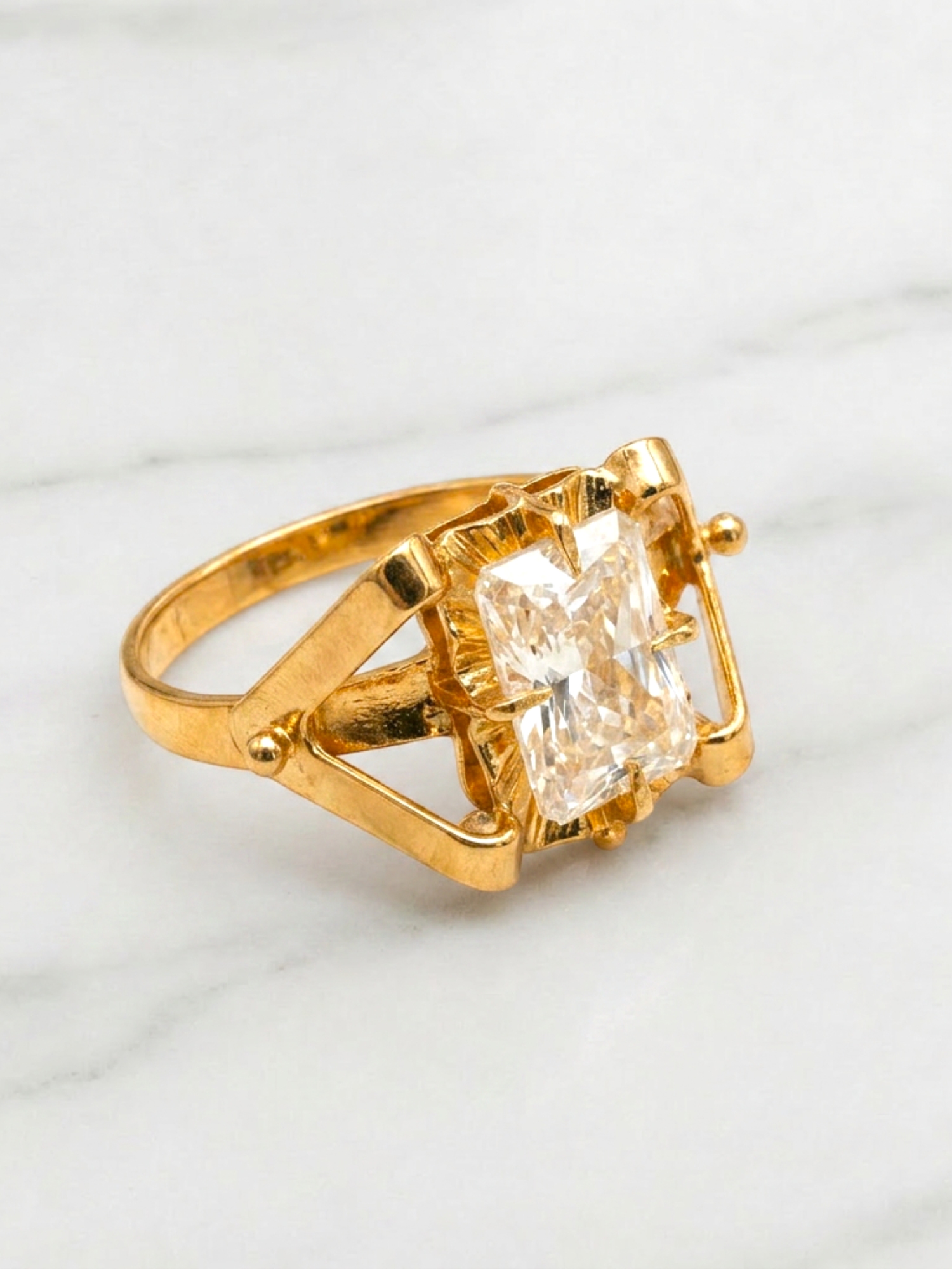 Anillo chatón cuadrado Circón Oro 18k 4