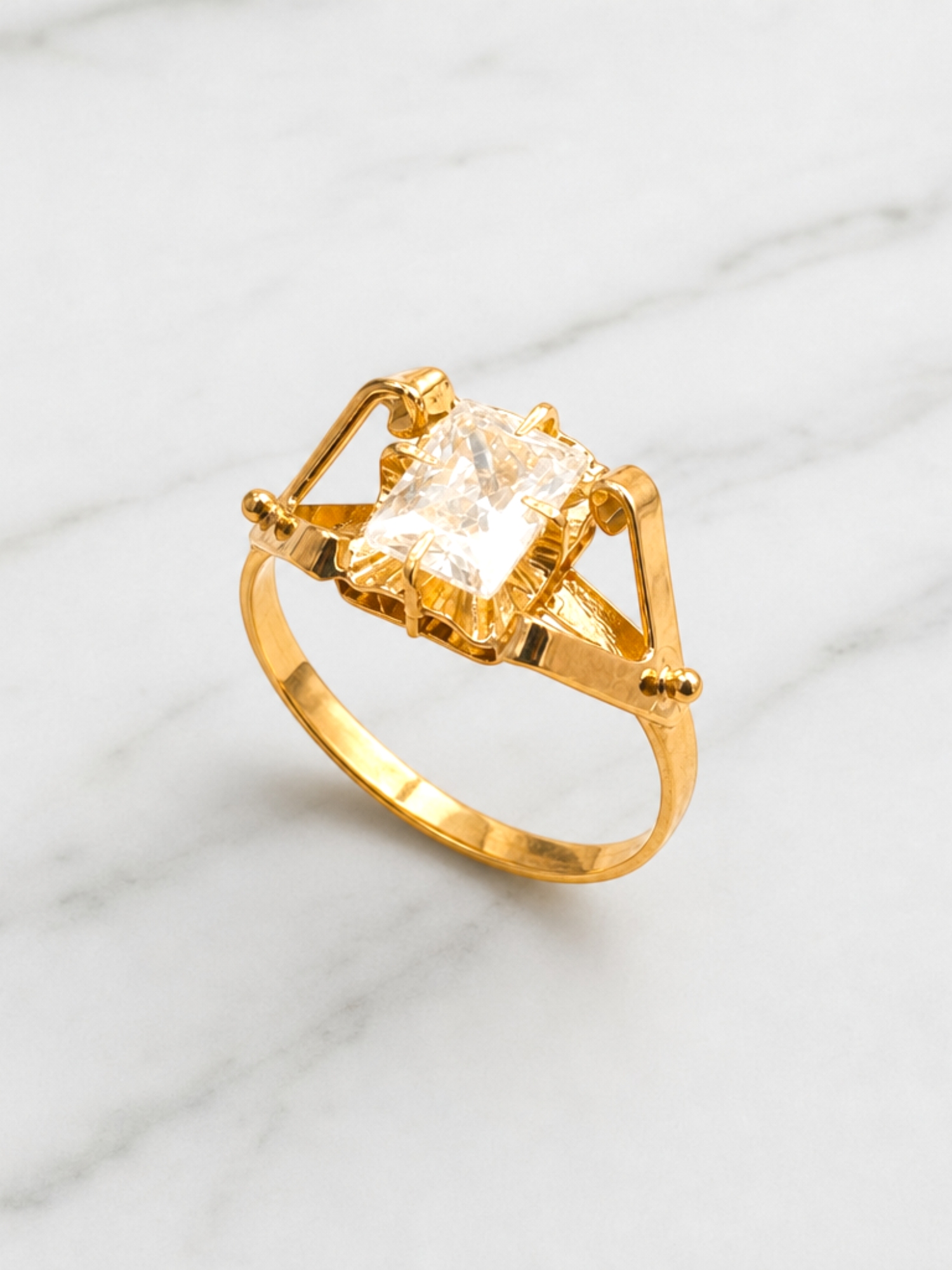 Anillo chatón cuadrado Circón Oro 18k 5