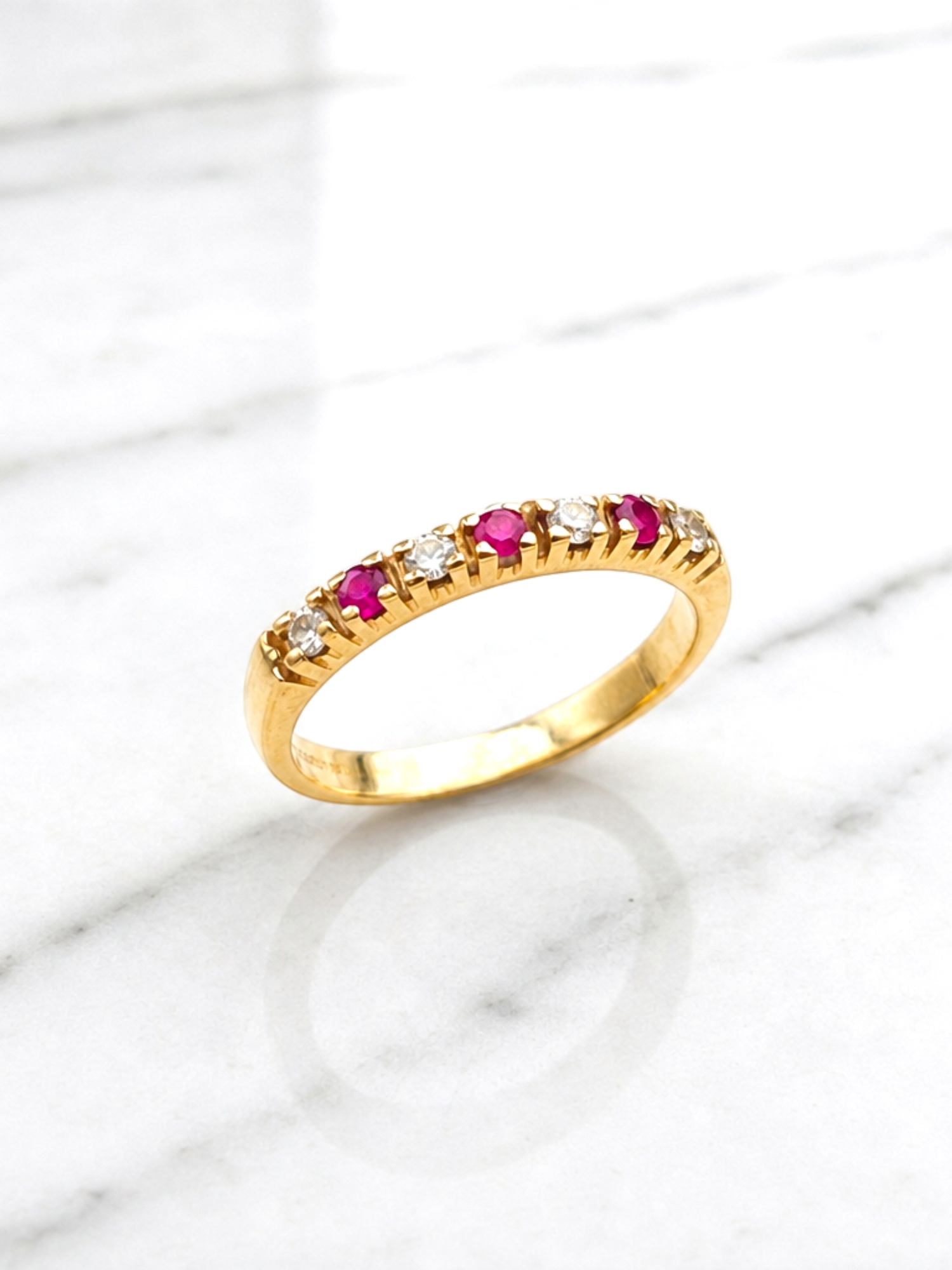 Anillo medio cintillo rubíes con circones Oro 18k 1