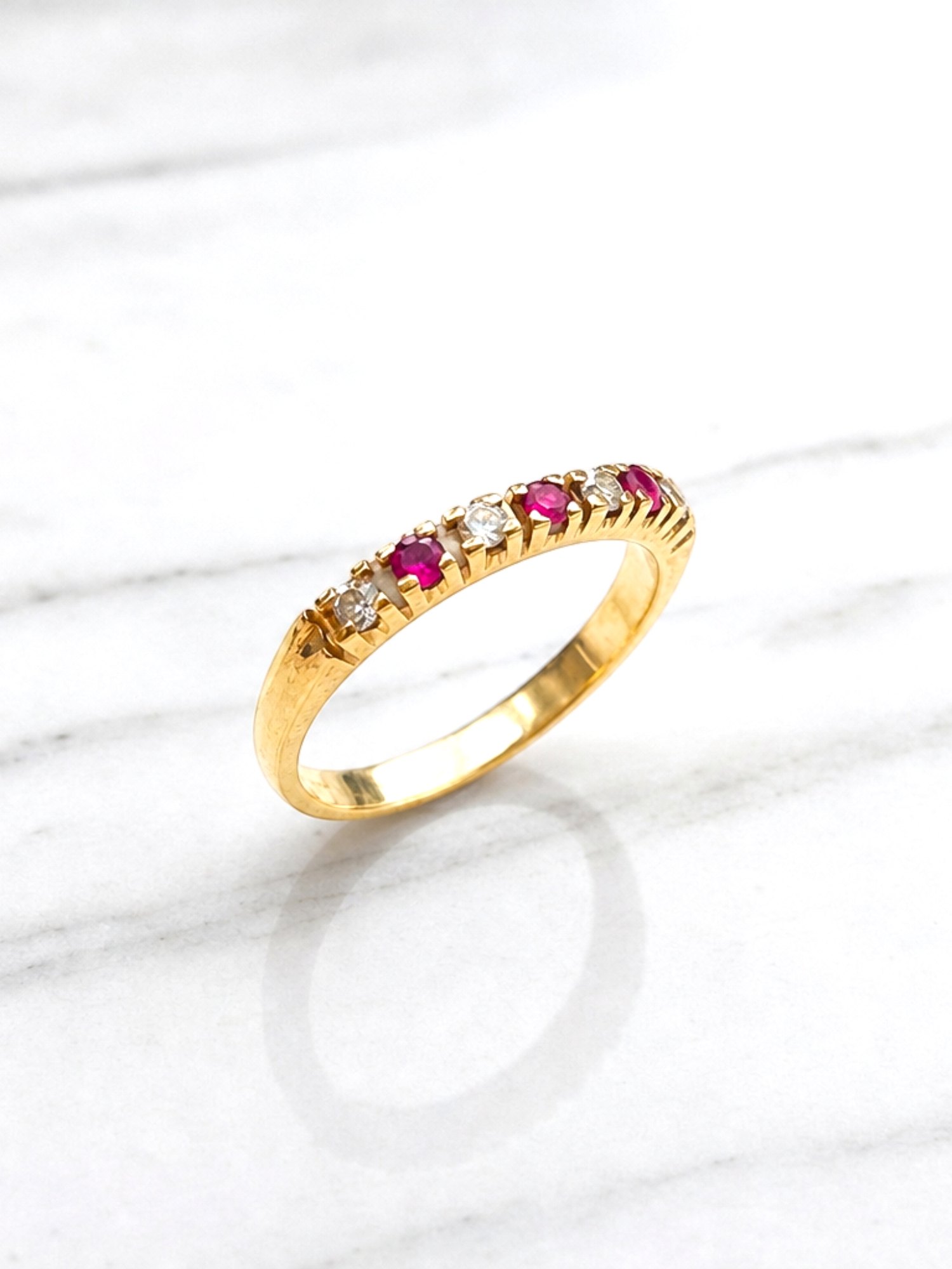 Anillo medio cintillo rubíes con circones Oro 18k 4
