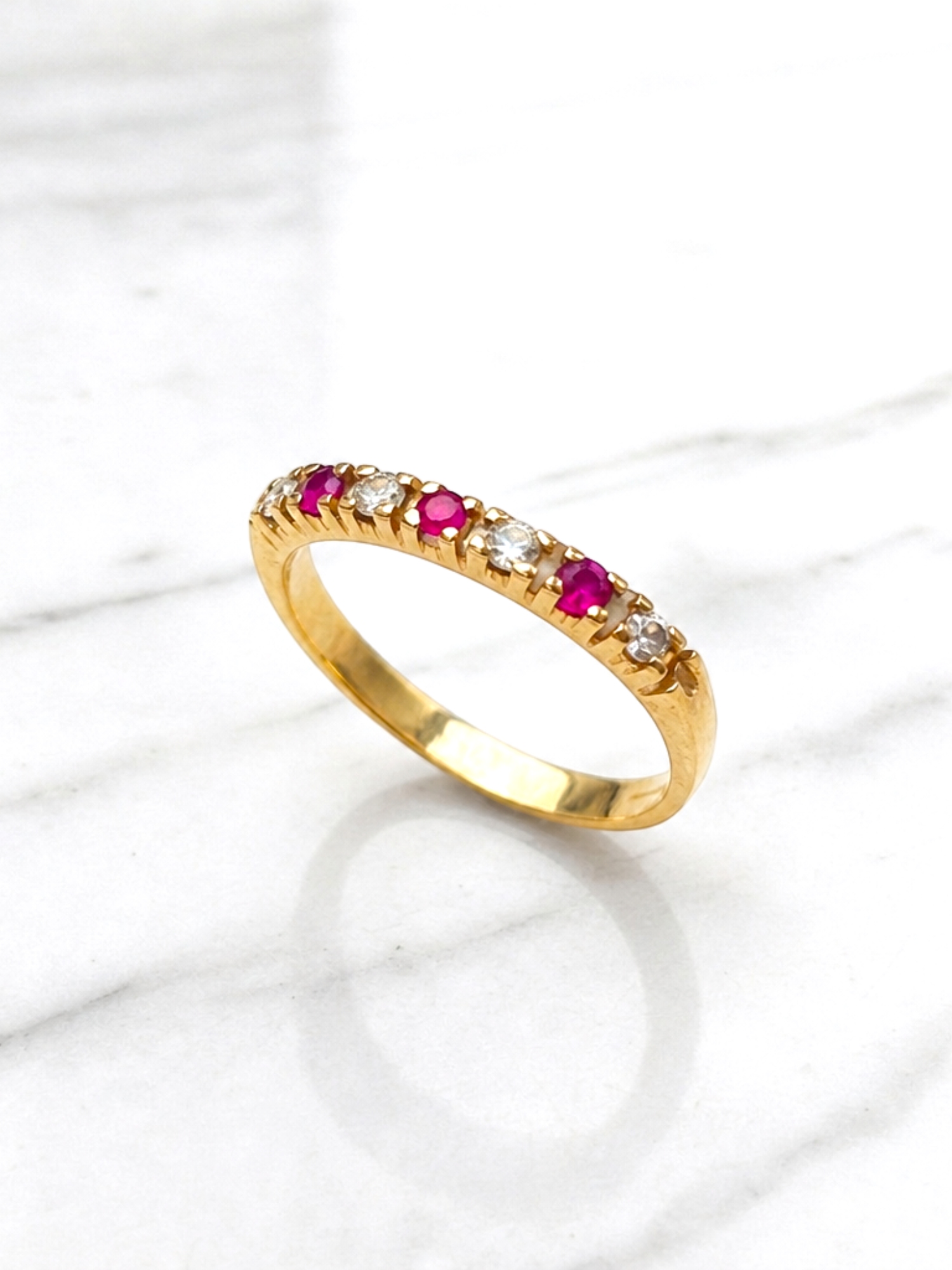 Anillo medio cintillo rubíes con circones Oro 18k 5