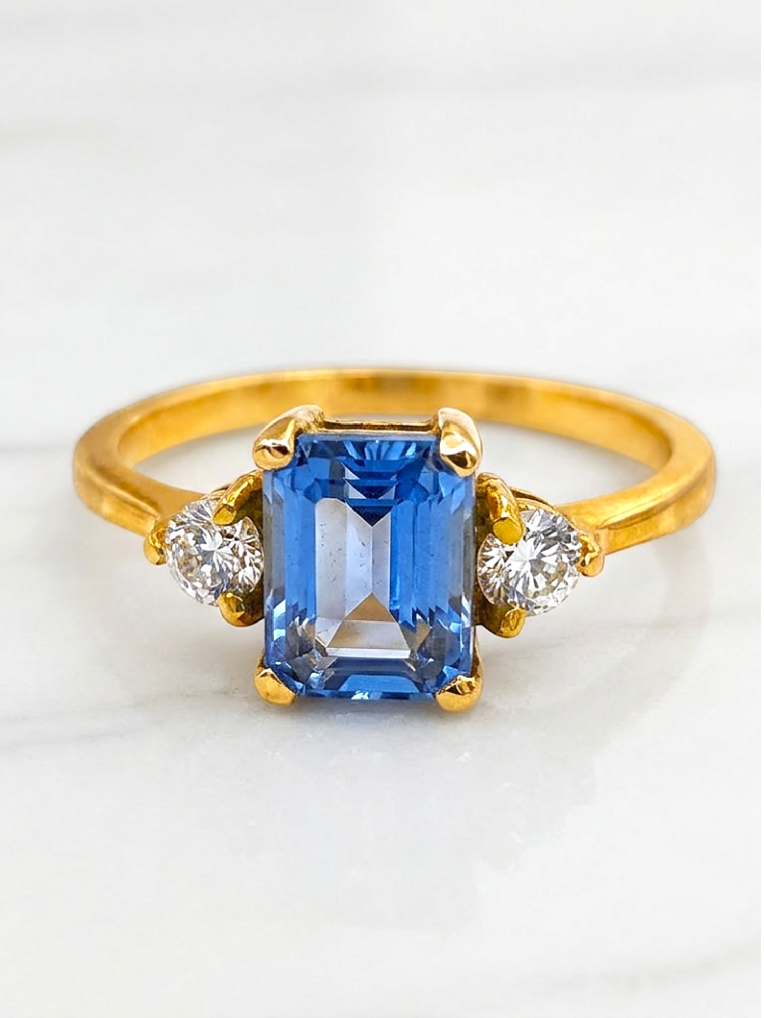 Anillo reina agua marina circónes Oro 18k 2