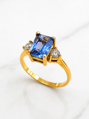 Anillo reina agua marina circónes Oro 18k