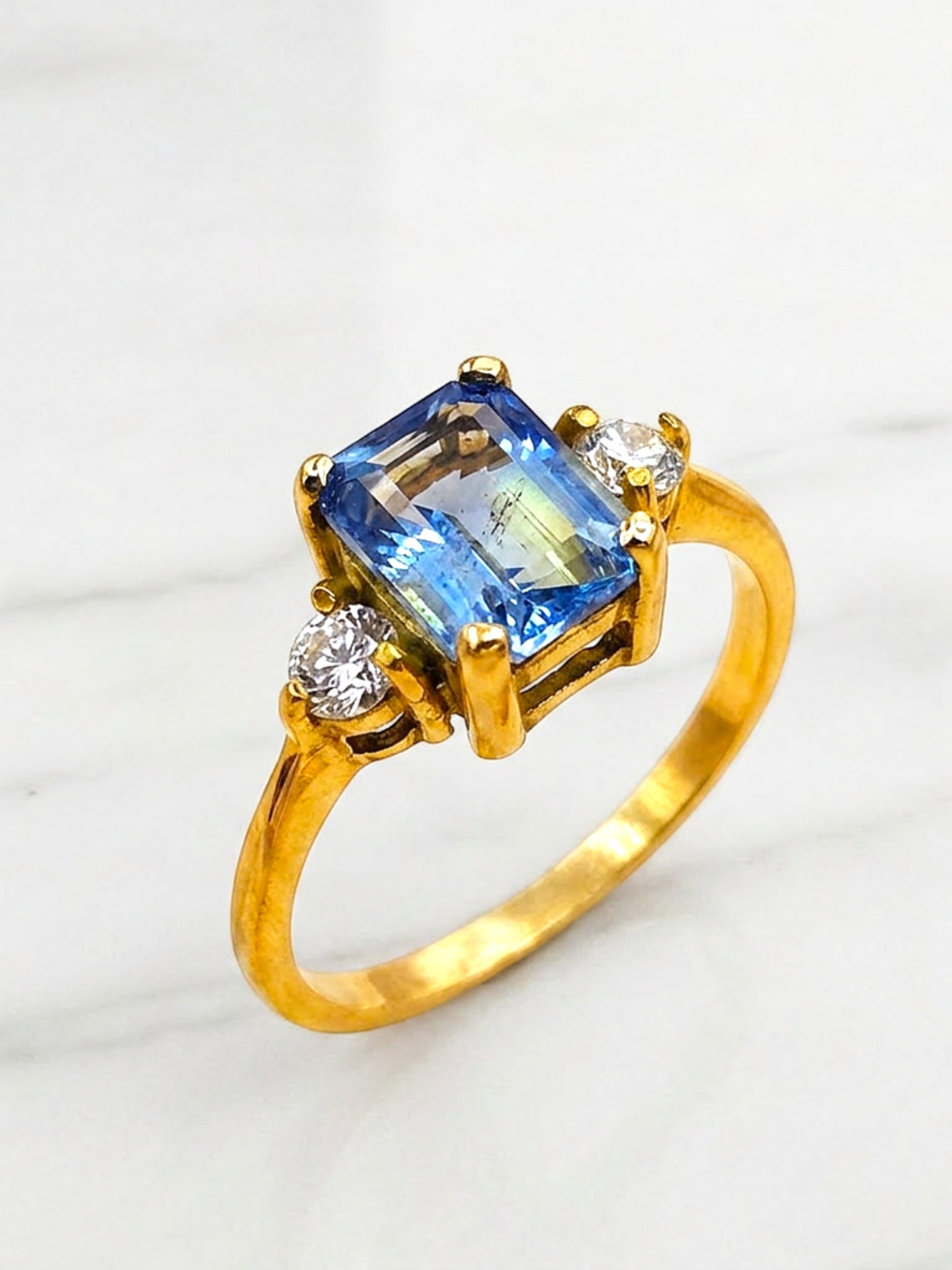Anillo reina agua marina circónes Oro 18k 3