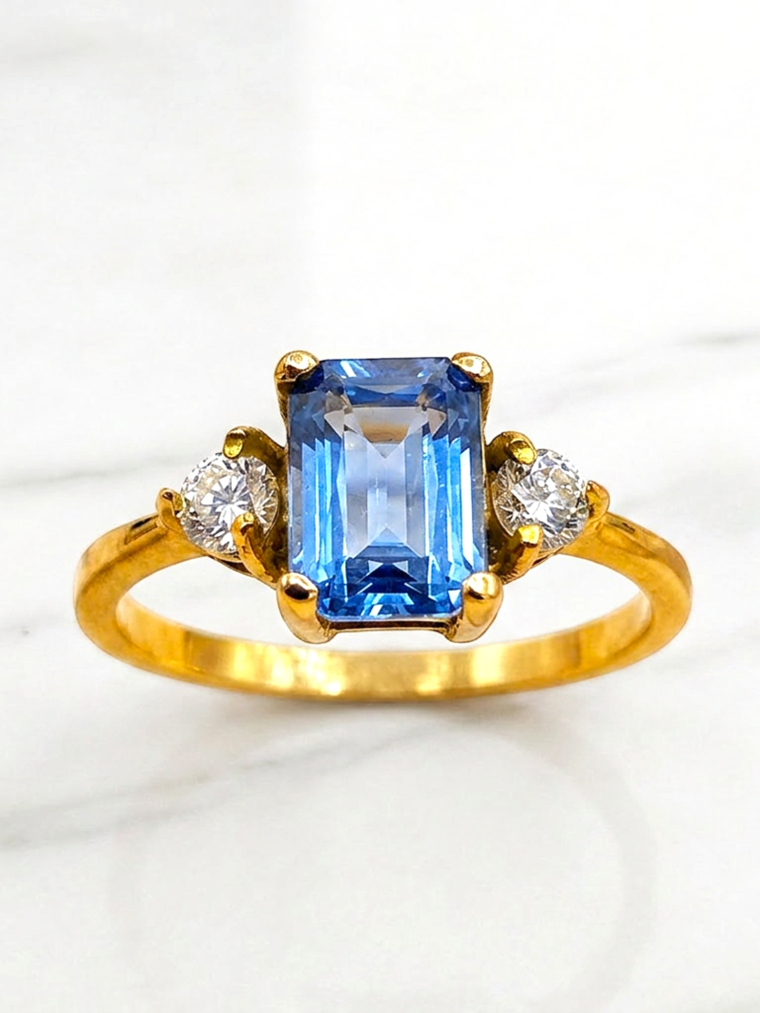 Anillo reina agua marina circónes Oro 18k 4
