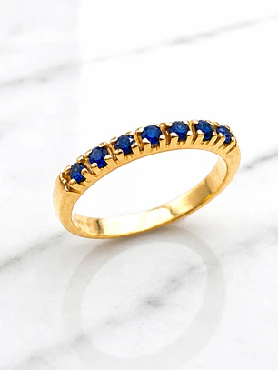 Anillo medio cintillo zafiros Oro 18k