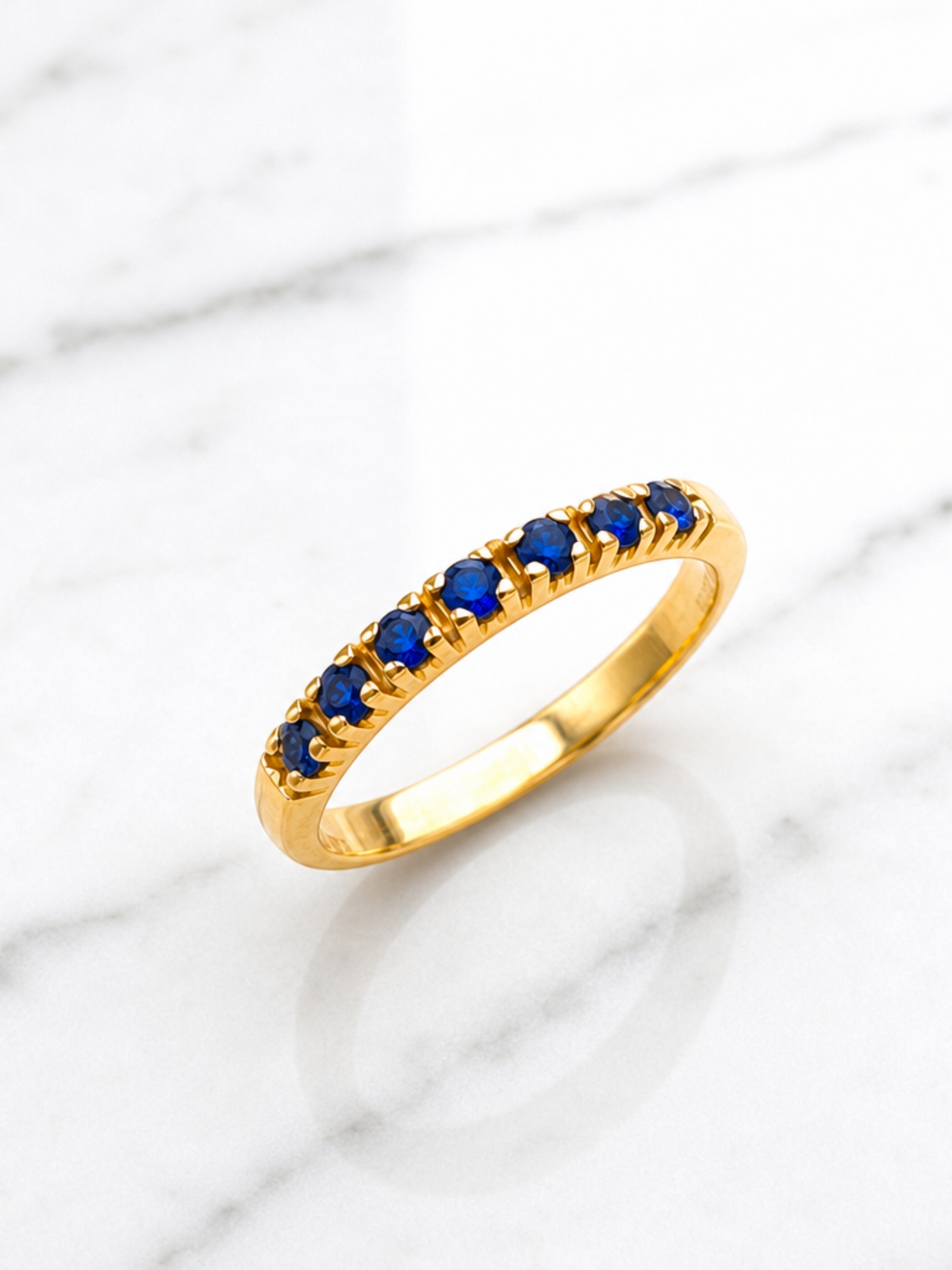 Anillo medio cintillo zafiros Oro 18k 1