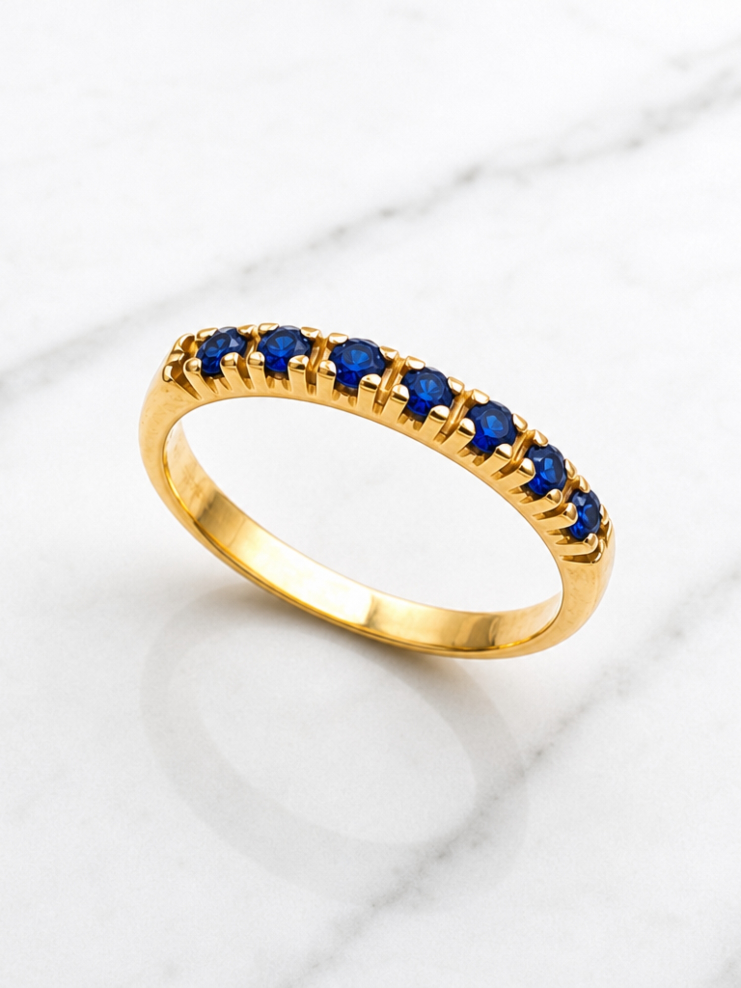 Anillo medio cintillo zafiros Oro 18k 3