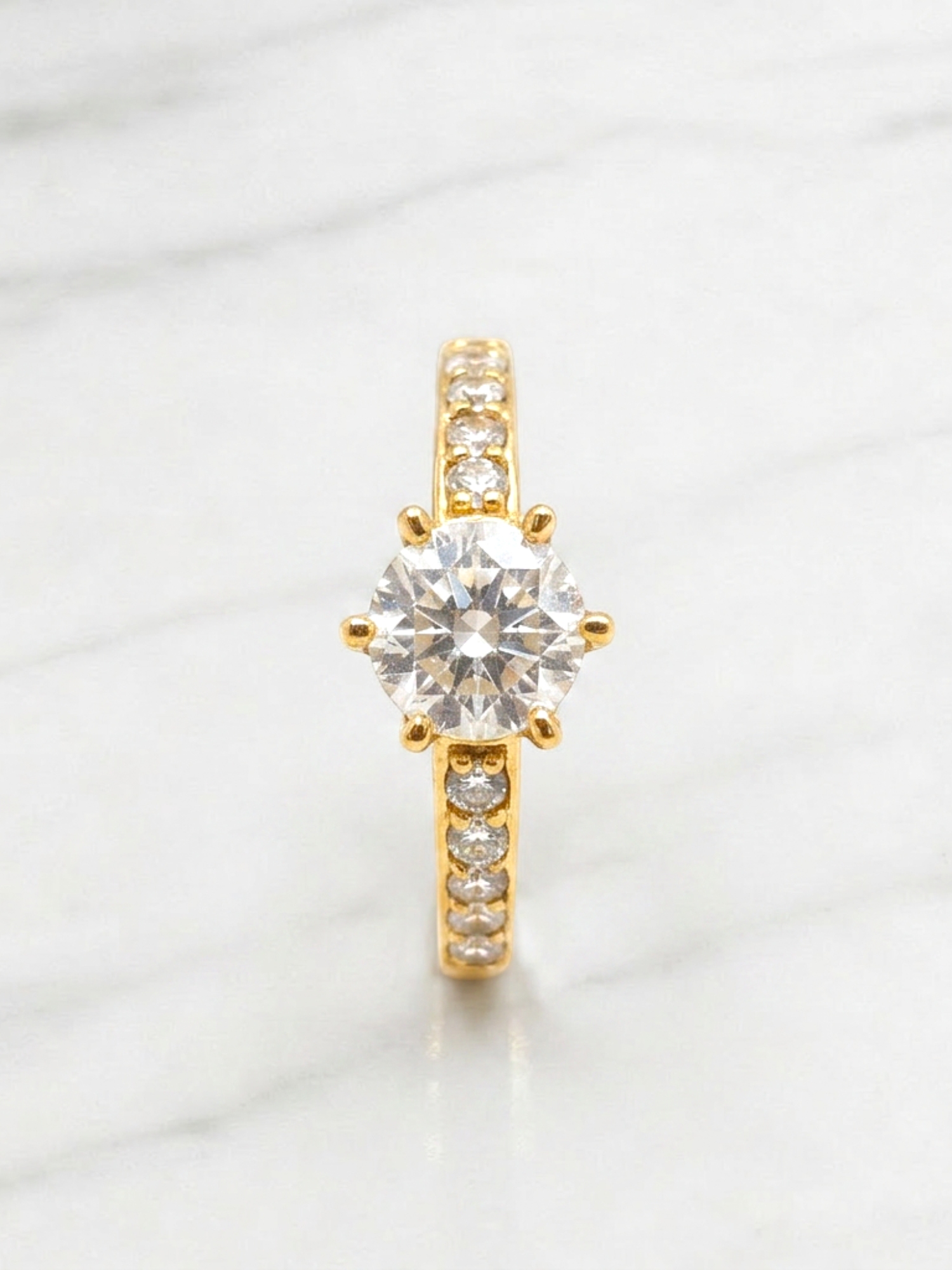 Anillo solitario medio cintillo circónes mediano Oro 18k 3