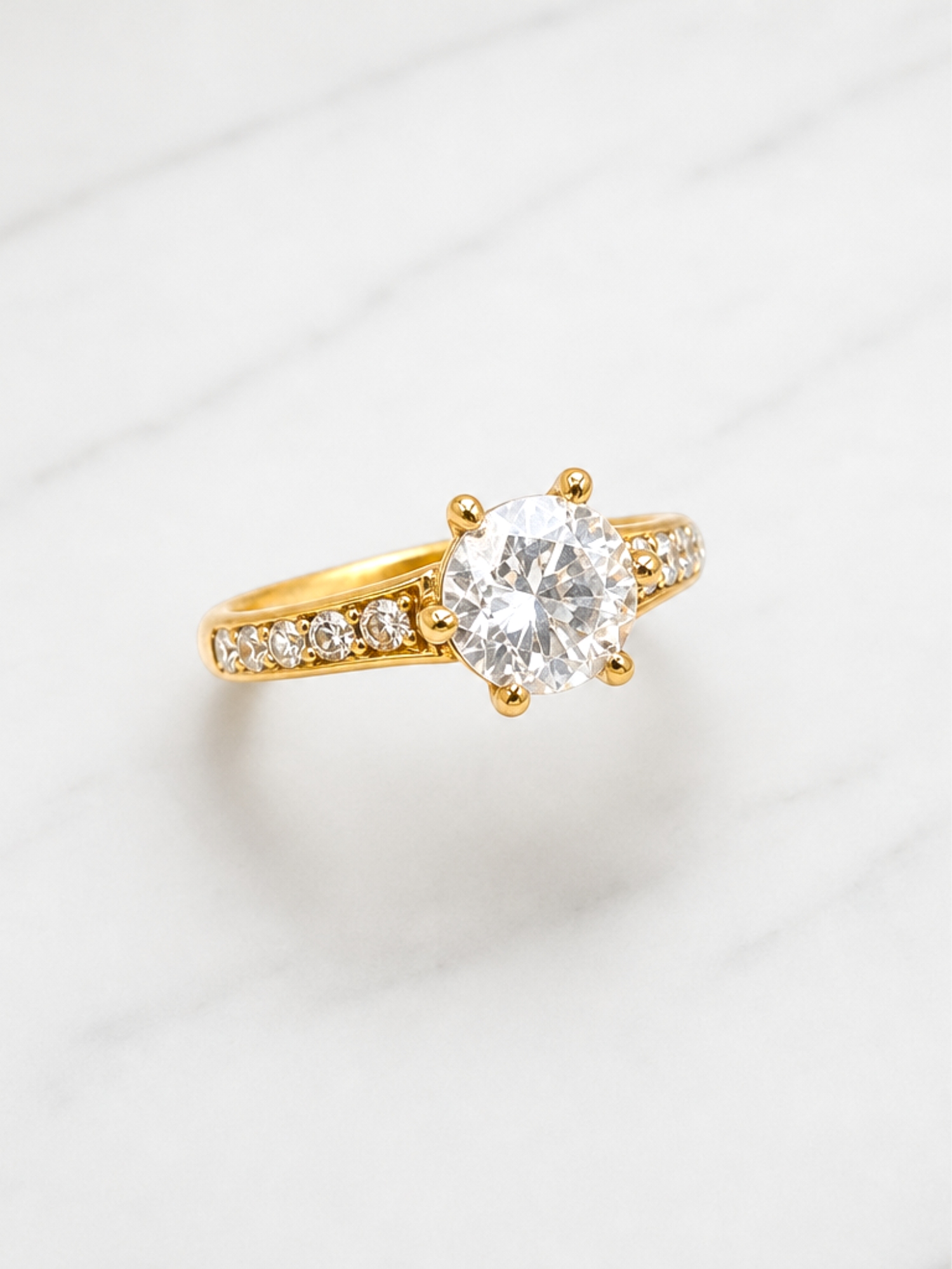 Anillo solitario medio cintillo circónes mediano Oro 18k 5