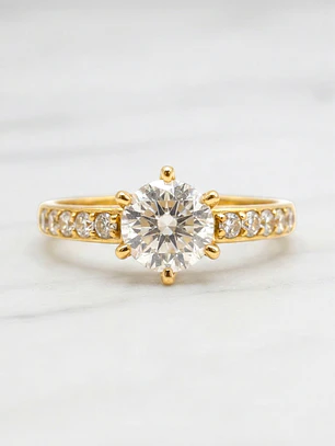 Anillo solitario medio cintillo circónes mediano Oro 18k