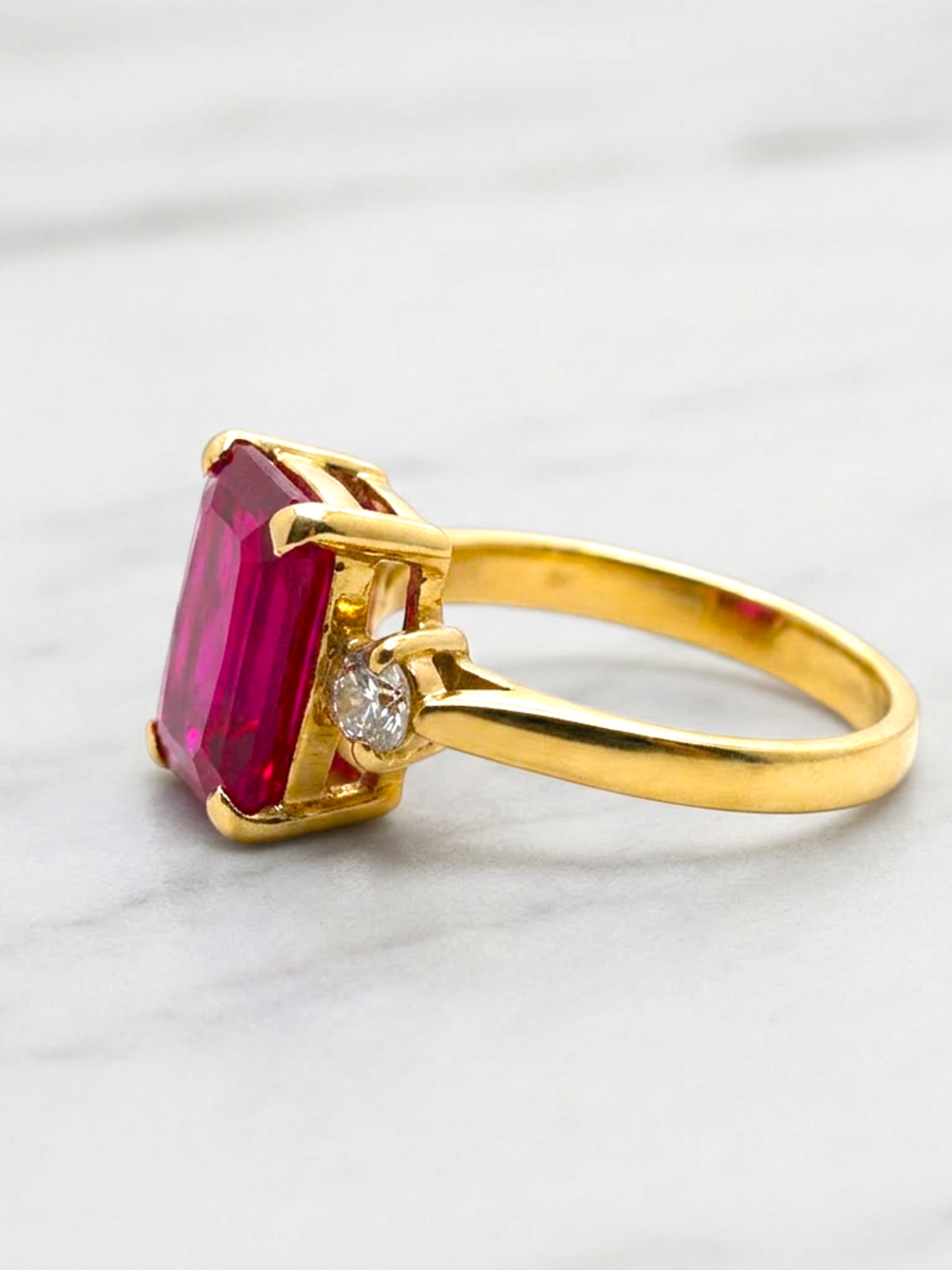 Anillo rectángulo rubí y circón Oro 18k 2