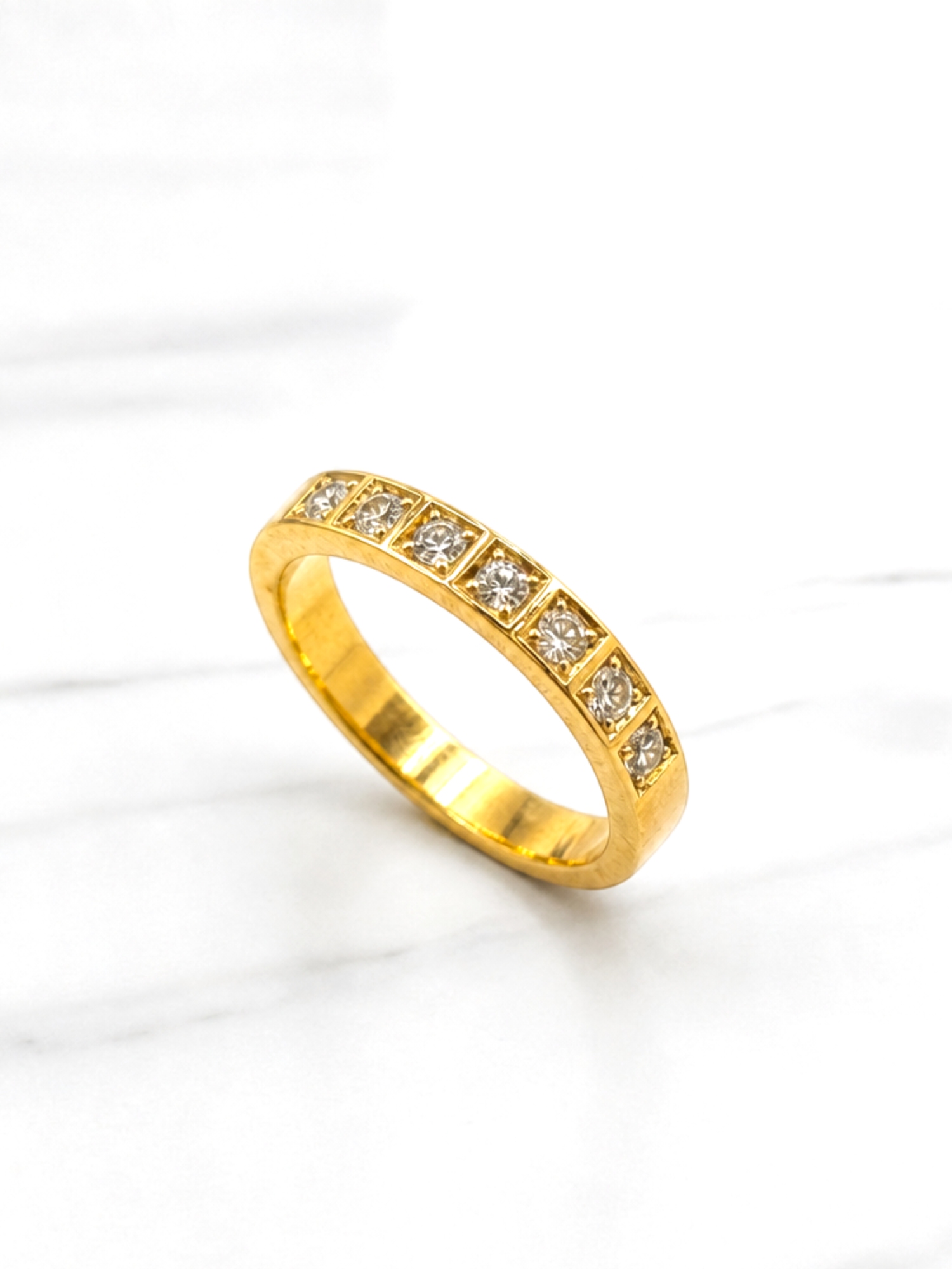 Anillo medio cintillo engastado circones Oro 18k 2