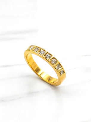 Anillo medio cintillo engastado circones Oro 18k