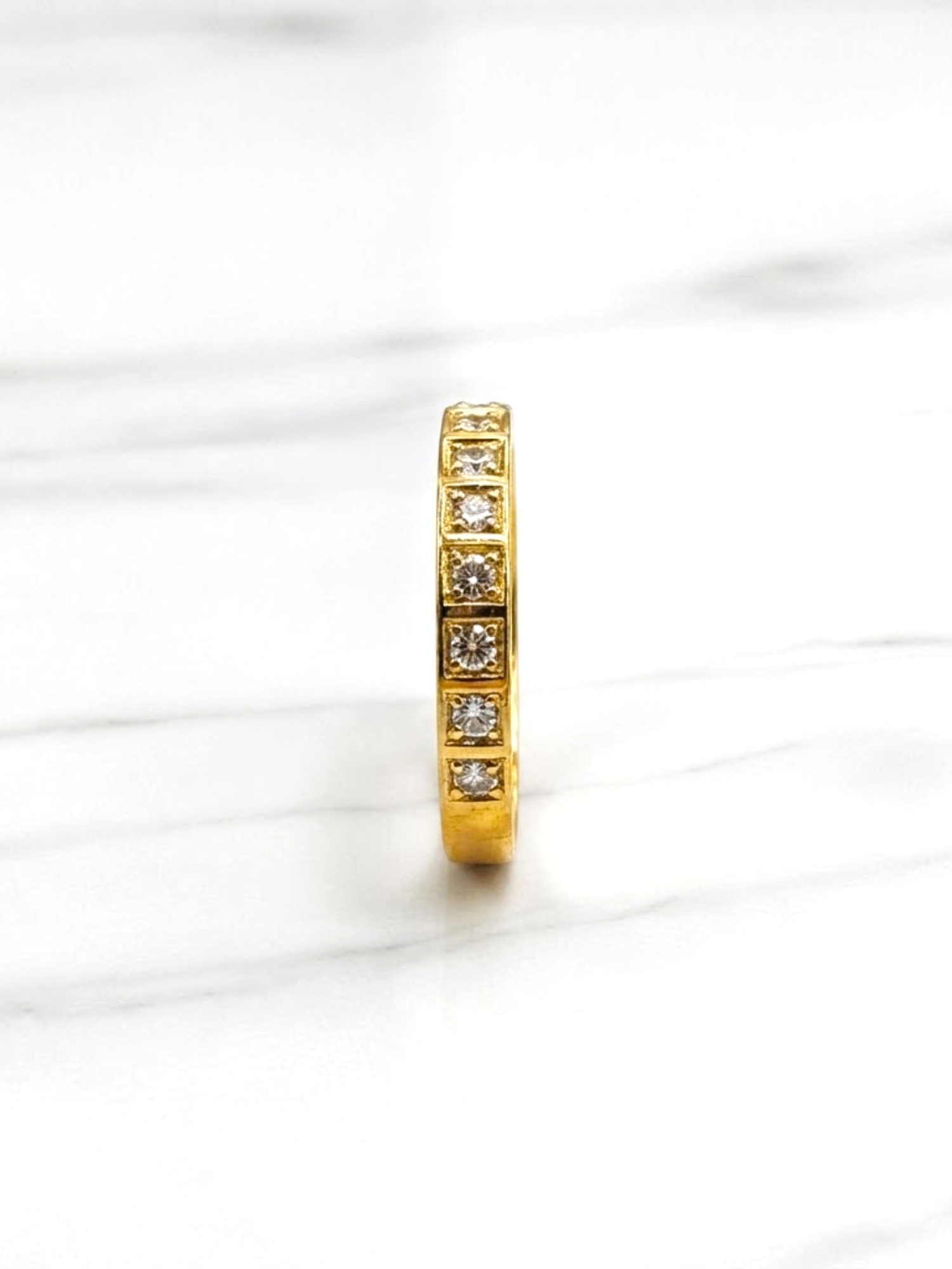 Anillo medio cintillo engastado circones Oro 18k 4