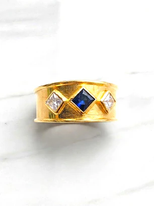 Anillo medieval zafiro y circones Oro 18k