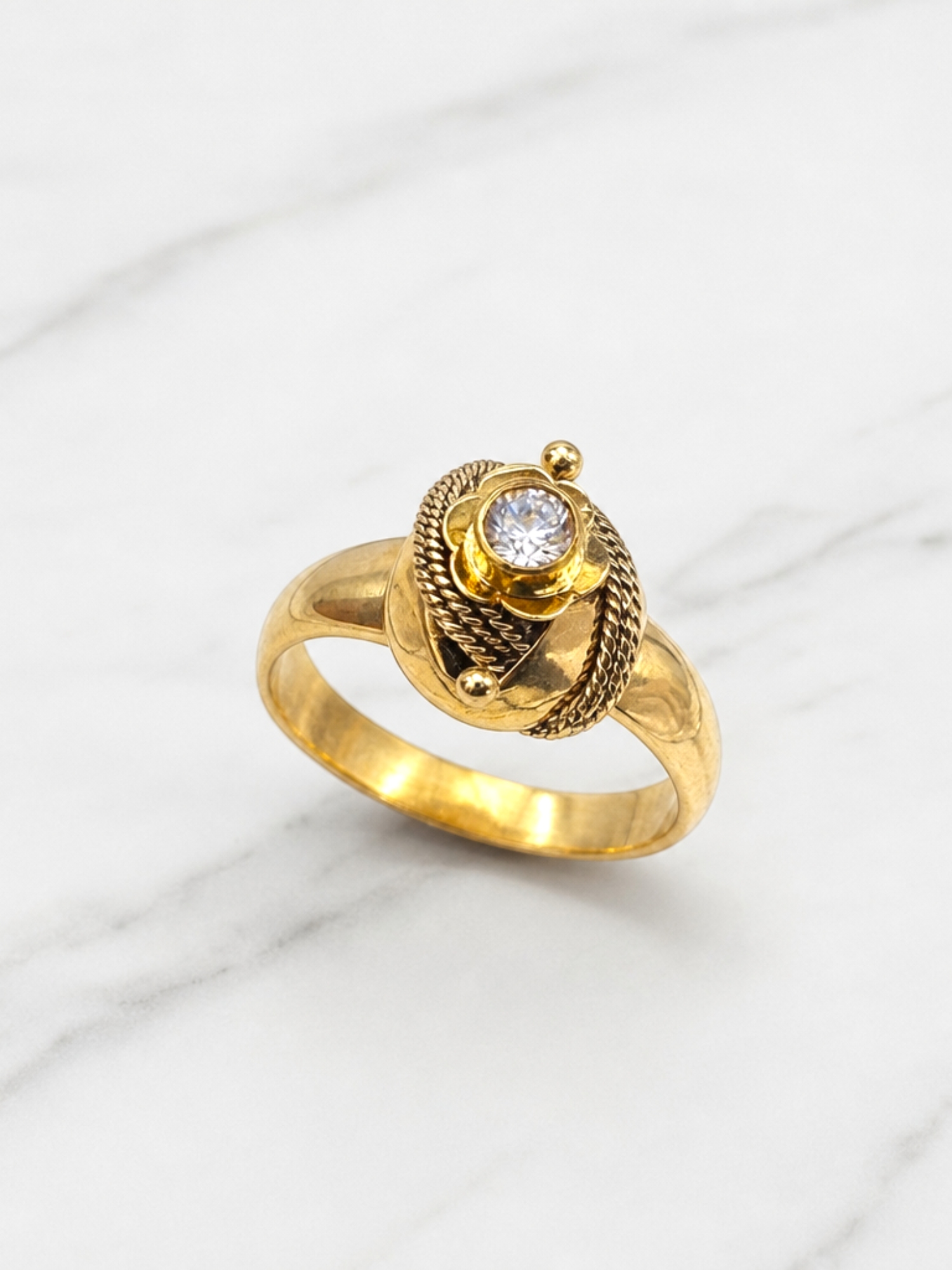 Anillo chevalier circón Oro 18k 4