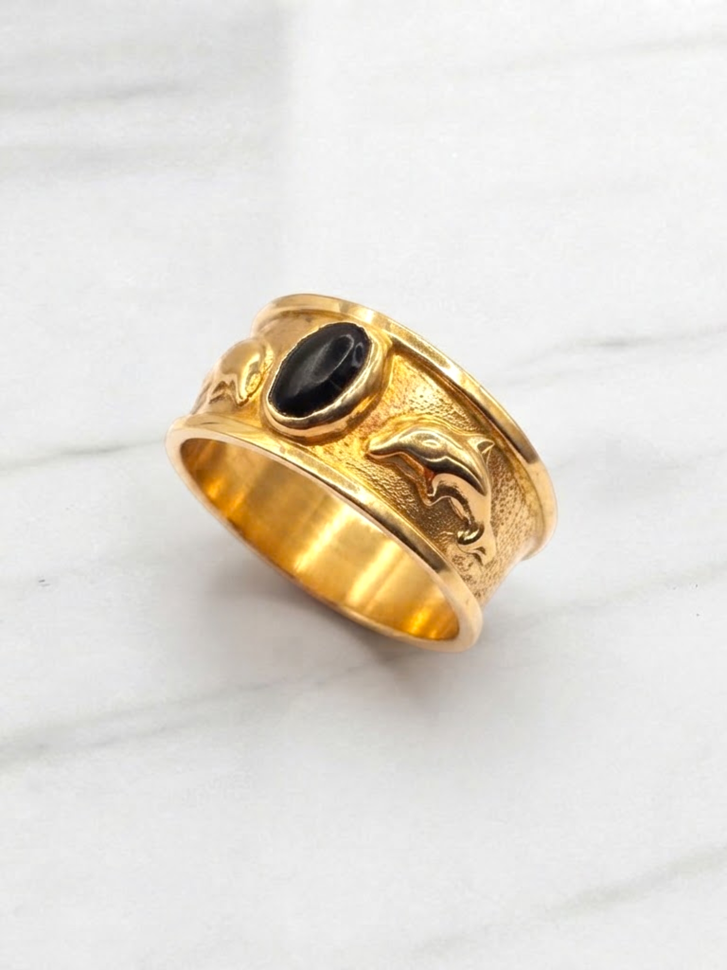 Anillo delfines onix Oro 18k 1