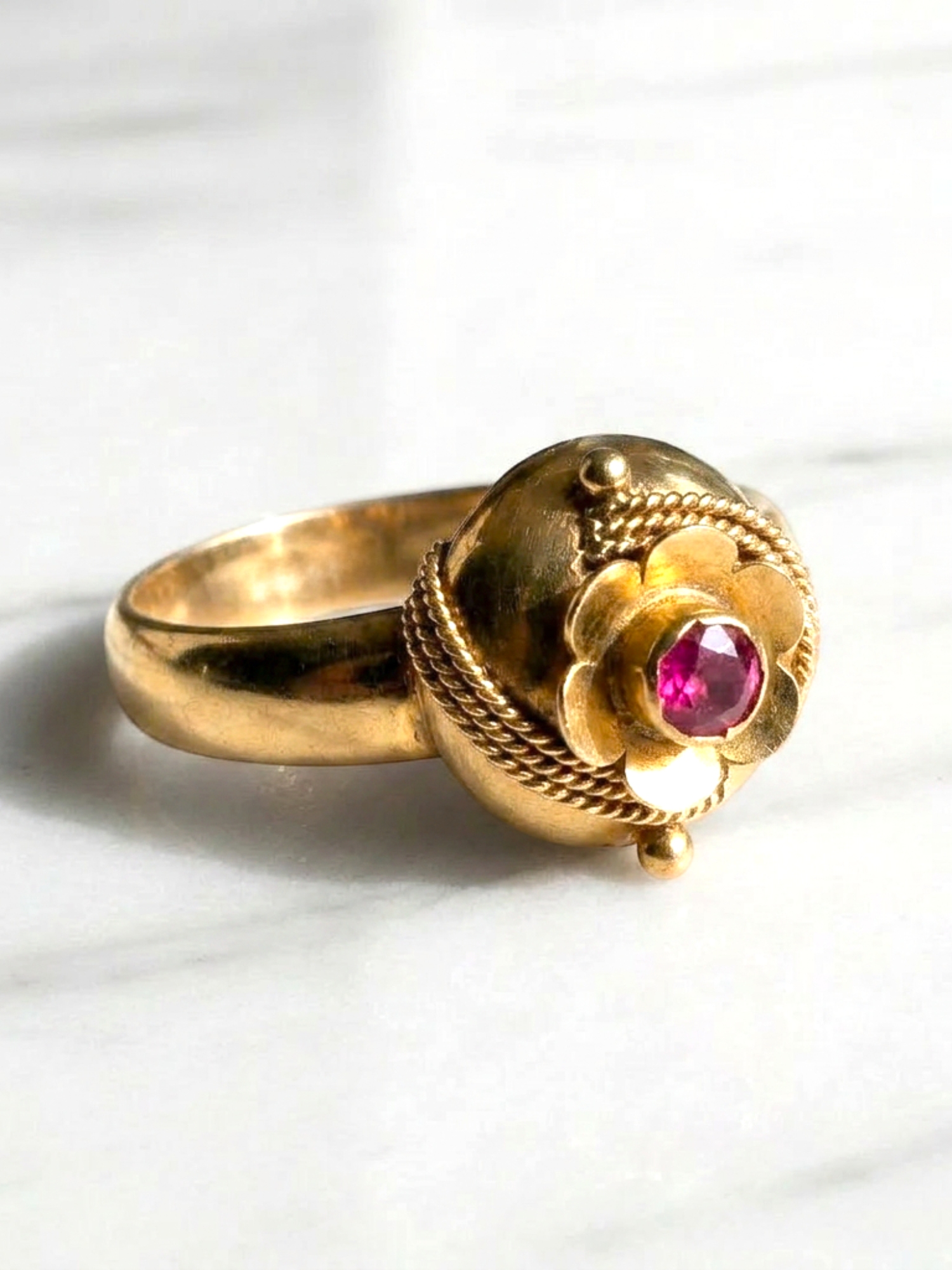 Anillo chevalier rubí Oro 18k 2