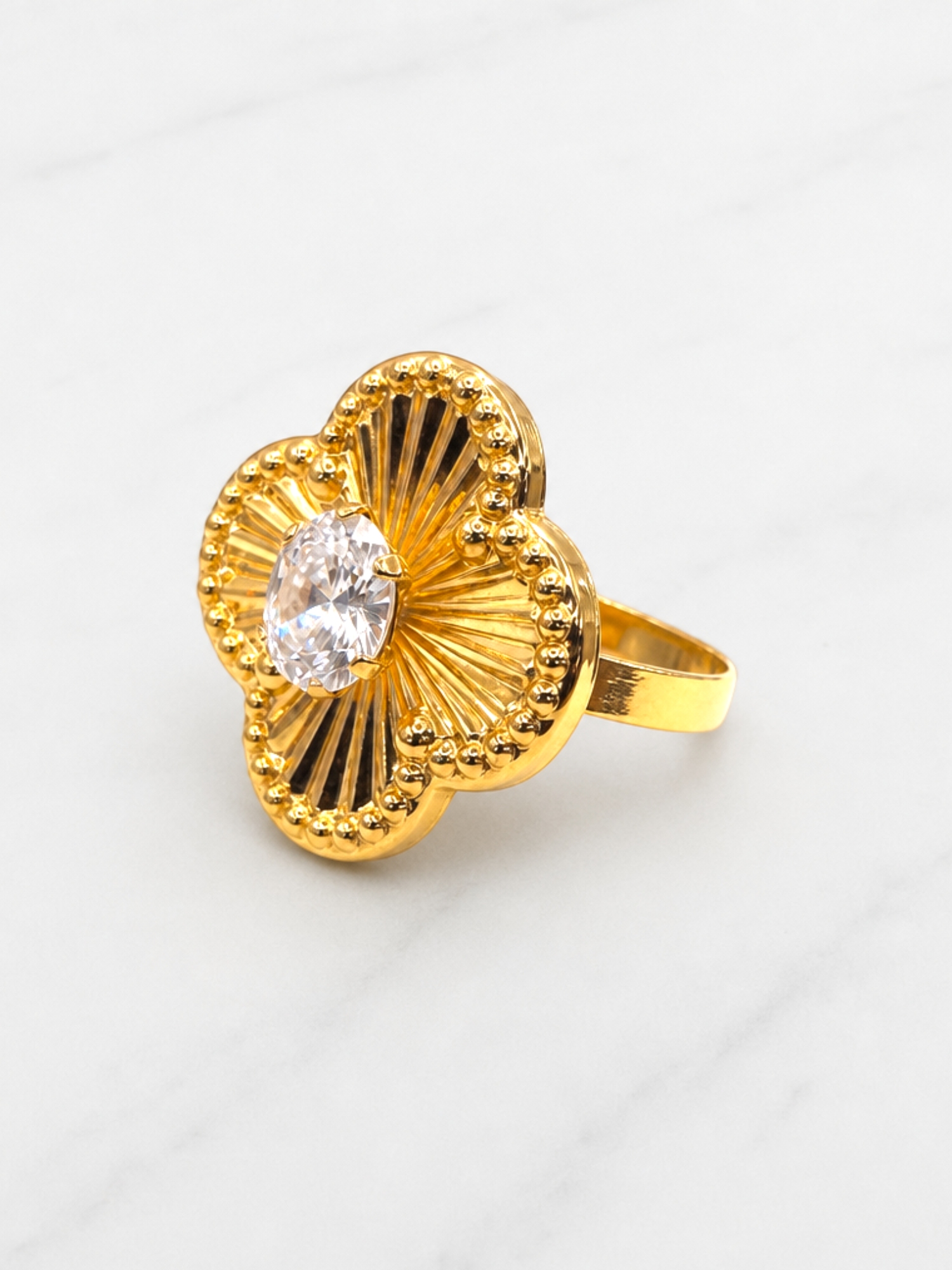 Anillo flor tallada circon Oro 18k 4