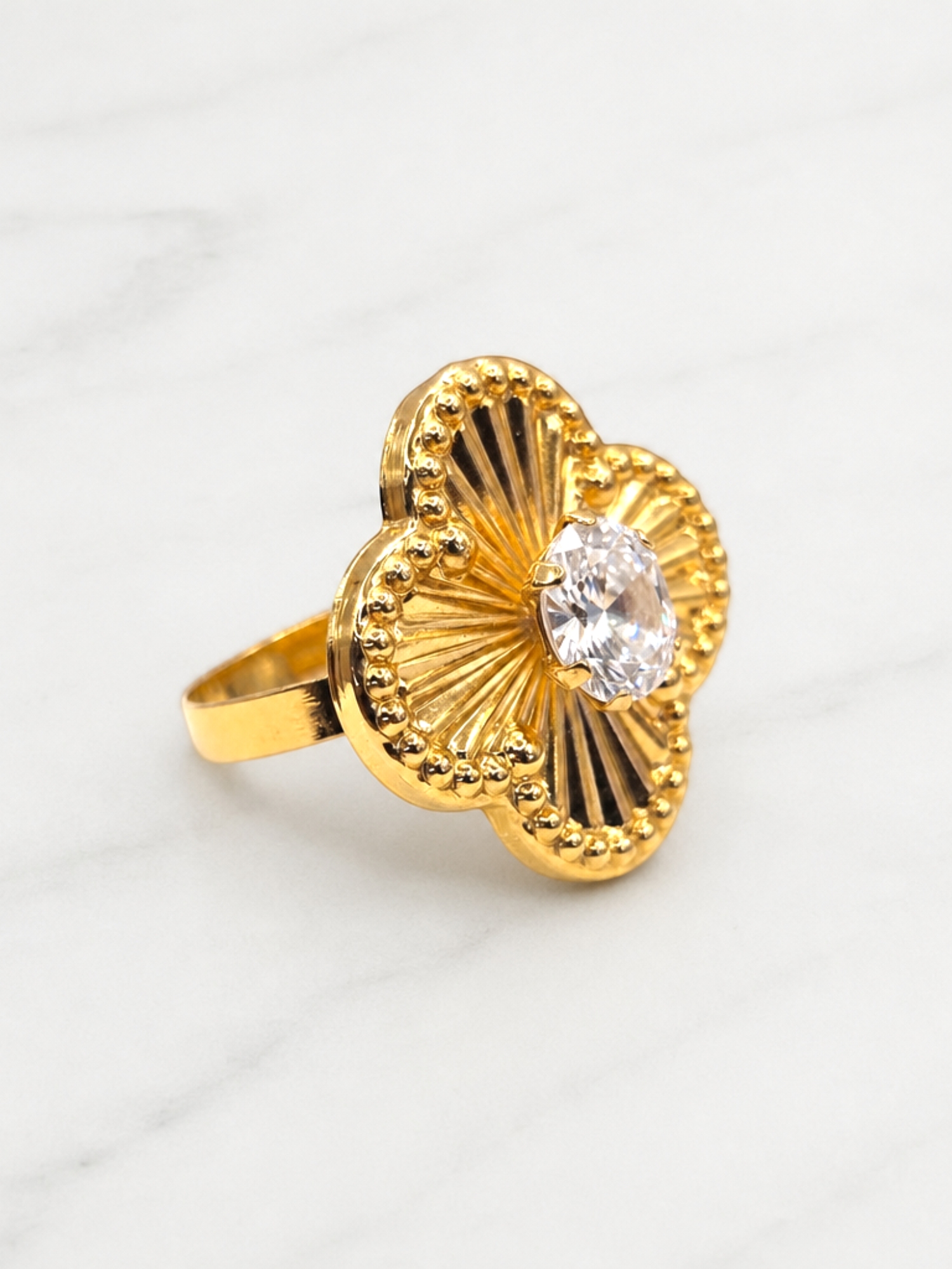Anillo flor tallada circon Oro 18k 3