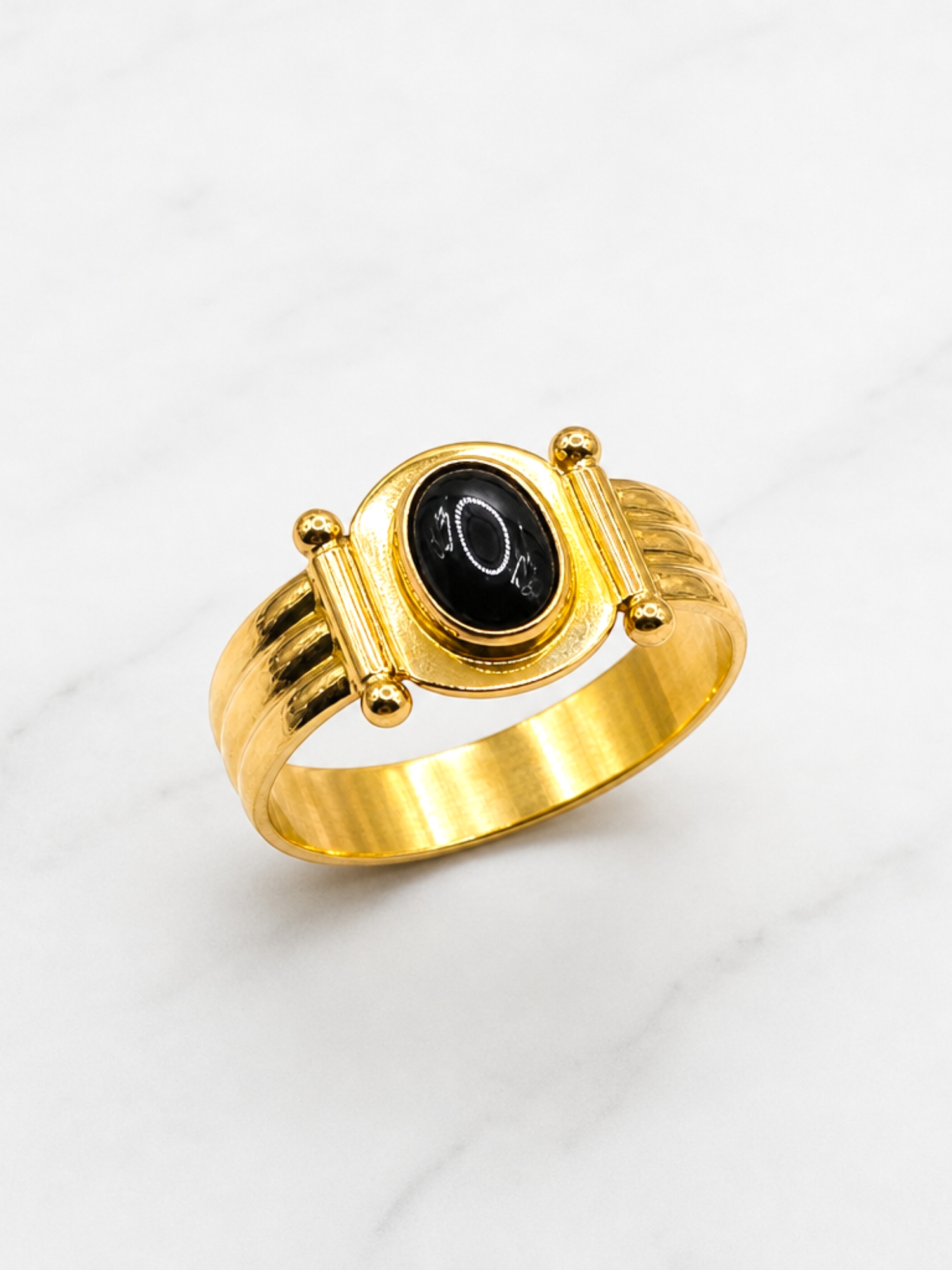 Anillo escudo onix Oro 18k 1