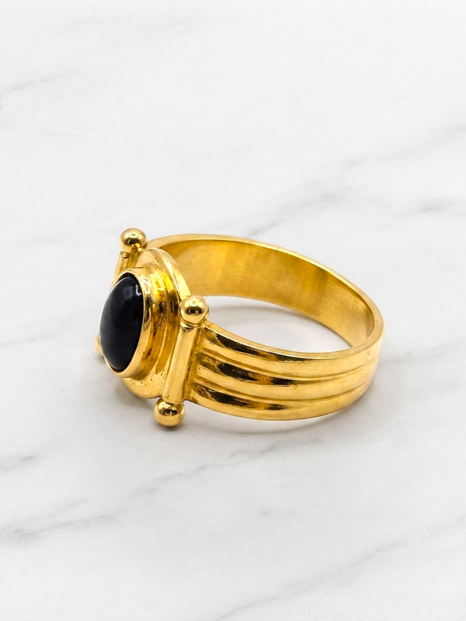 Anillo escudo onix Oro 18k 5