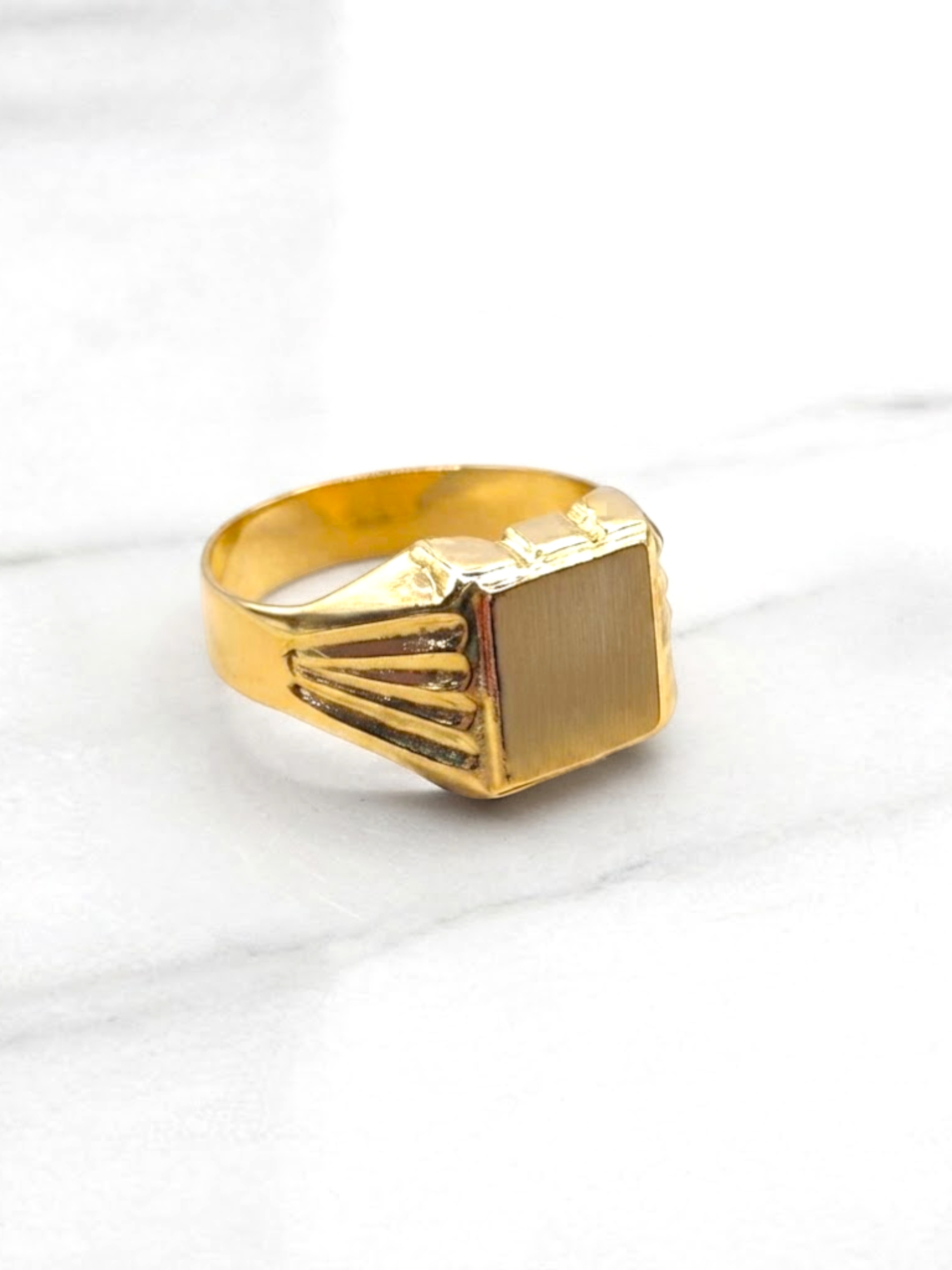 Anillo sello cuadrado mediano Oro 18k 3