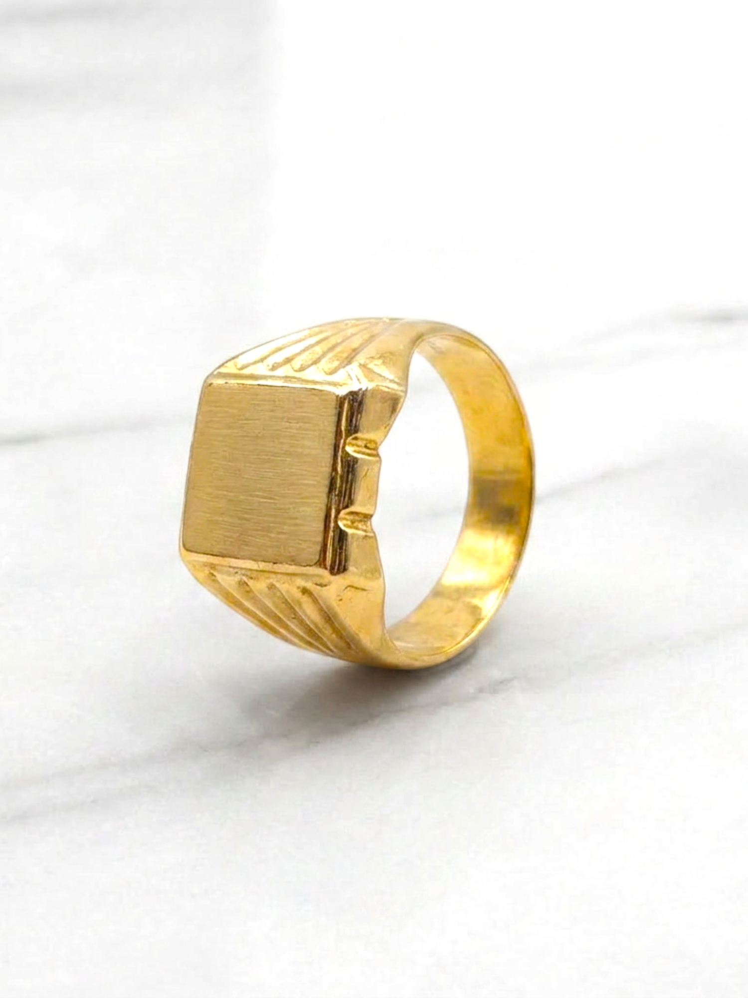 Anillo sello cuadrado mediano Oro 18k 4