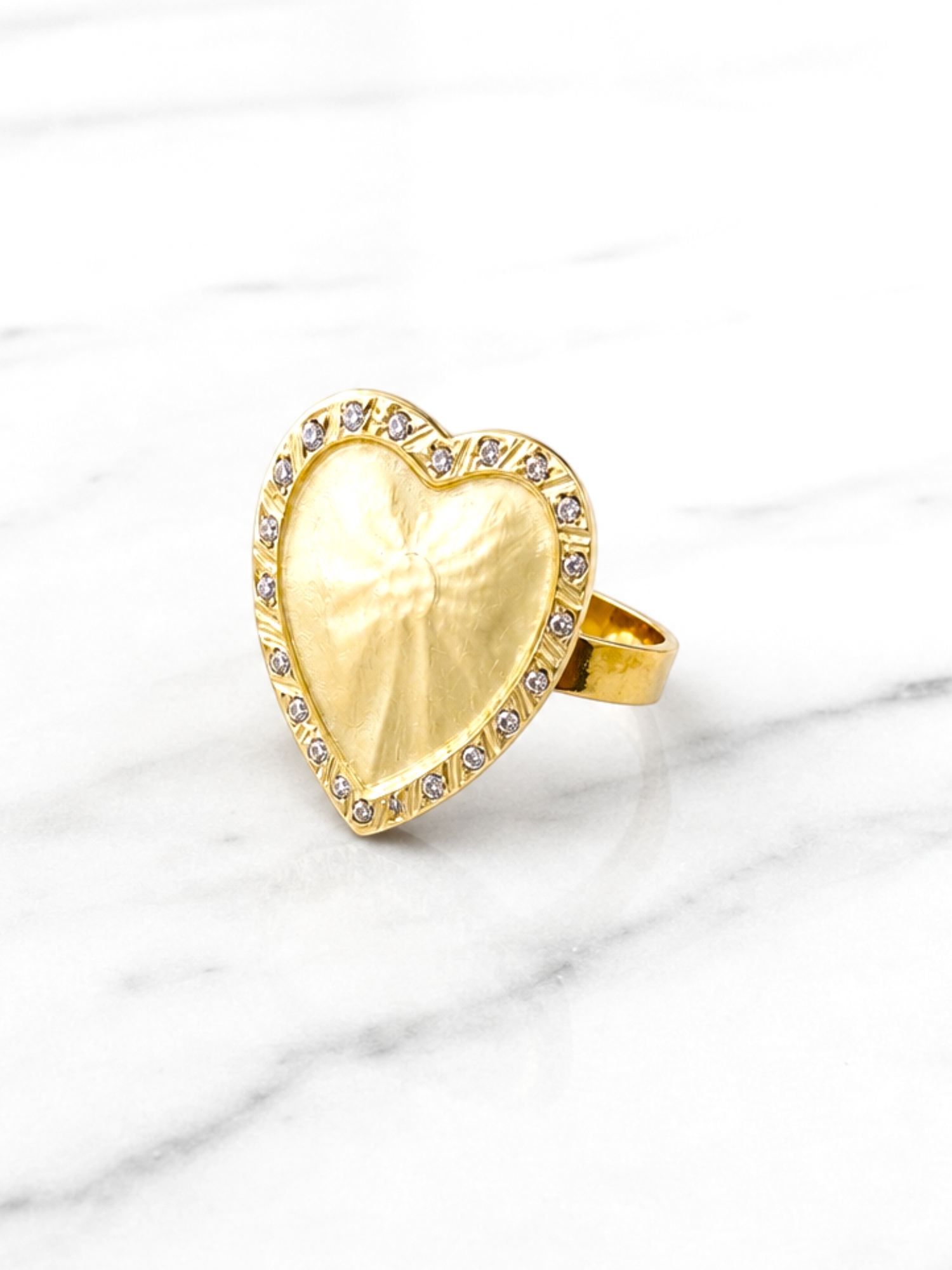 Anillo tazo corazón piedras circones 6 grs Oro 18k 1