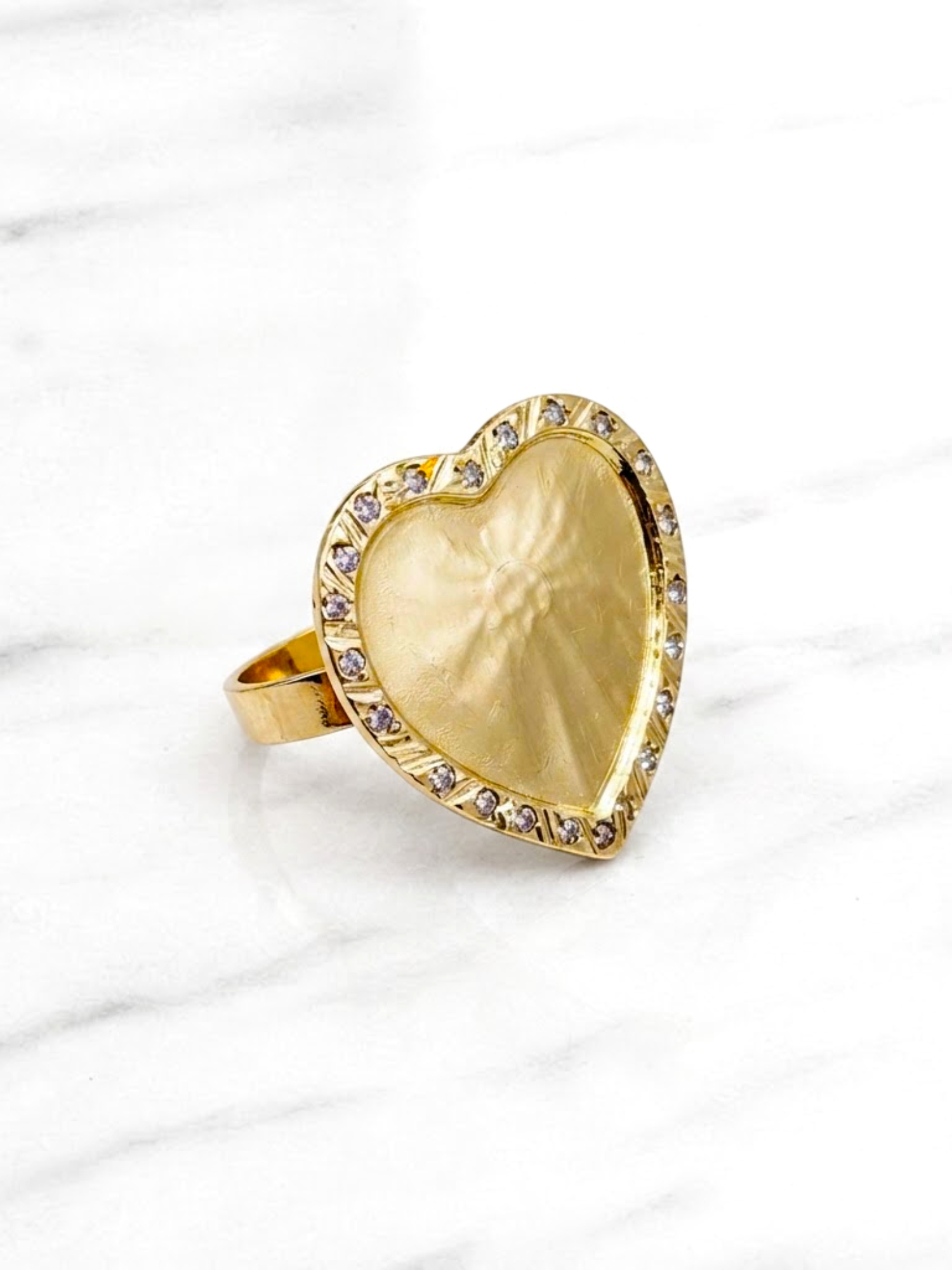 Anillo tazo corazón piedras circones 6 grs Oro 18k 2