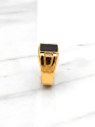 Anillo sello cuadrado onix con circónes grande Oro 18k