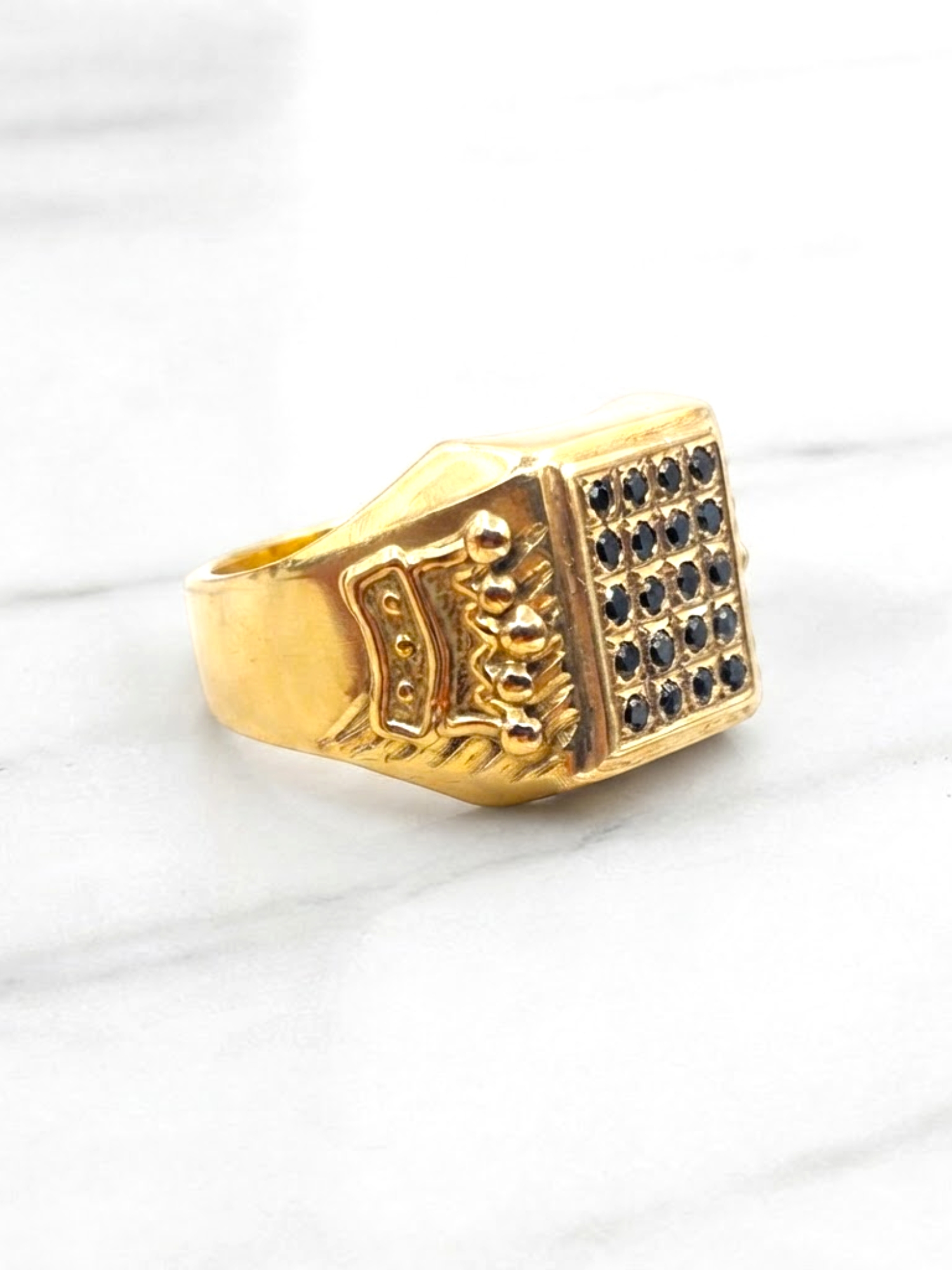 Anillo sello reyes onix Oro 18k 5