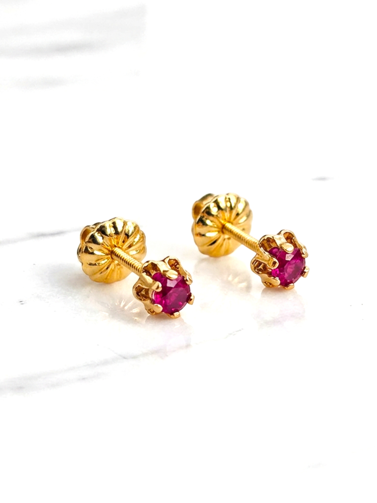 Aros chatón italiano Rubí pequeños Oro 18k  4