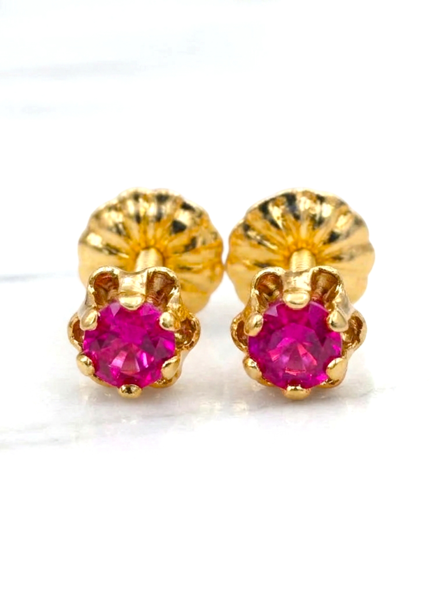 Aros chatón italiano Rubí pequeños Oro 18k  2