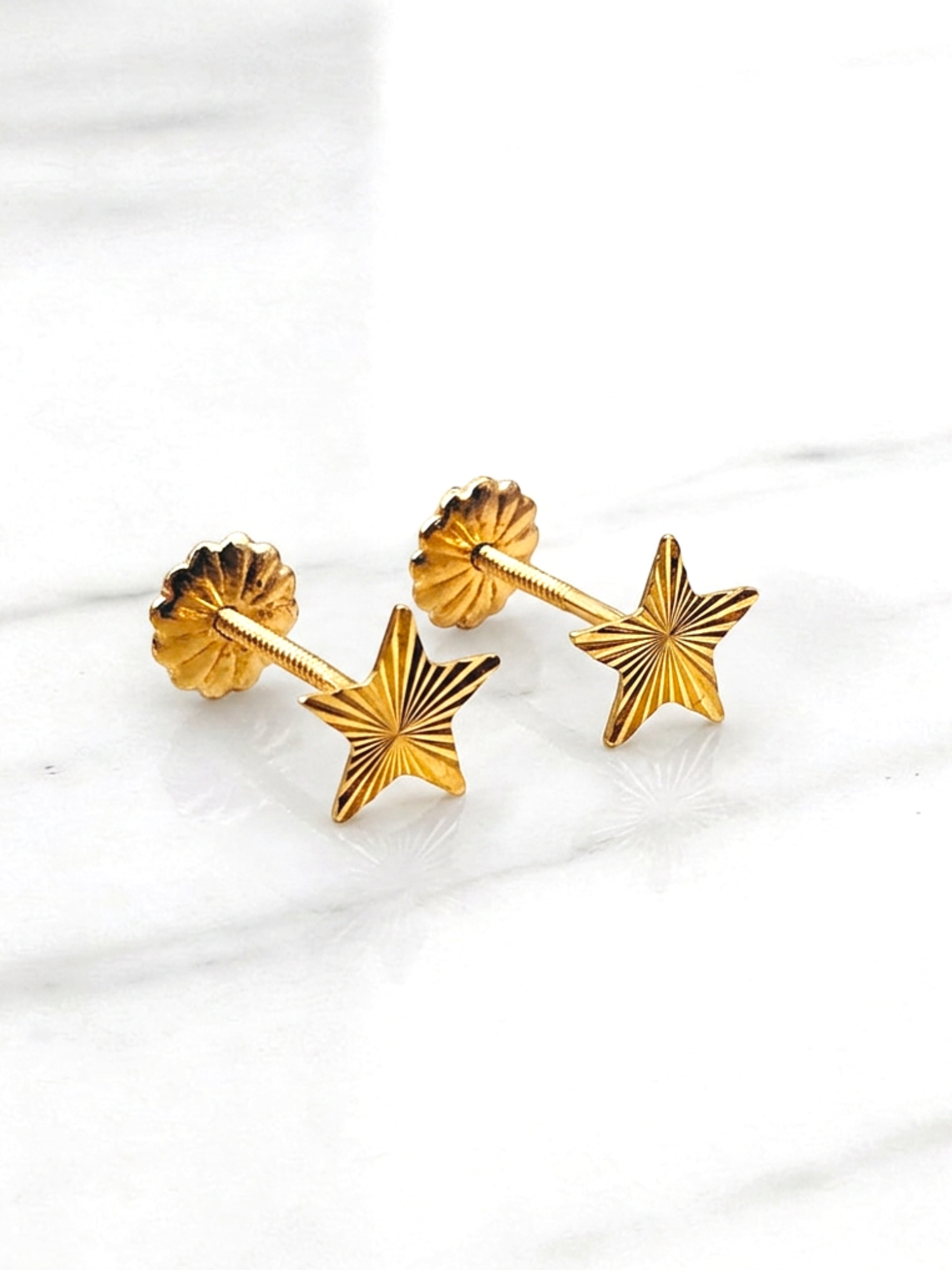 Aros estrellas talladas Oro 18k 2
