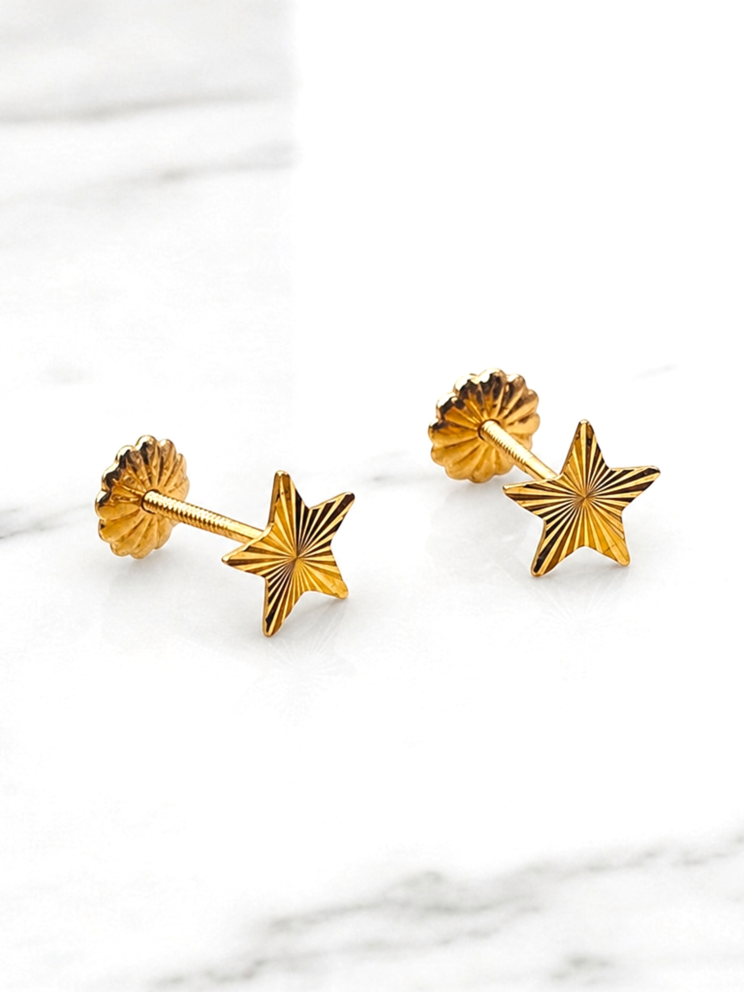 Aros estrellas talladas Oro 18k 5